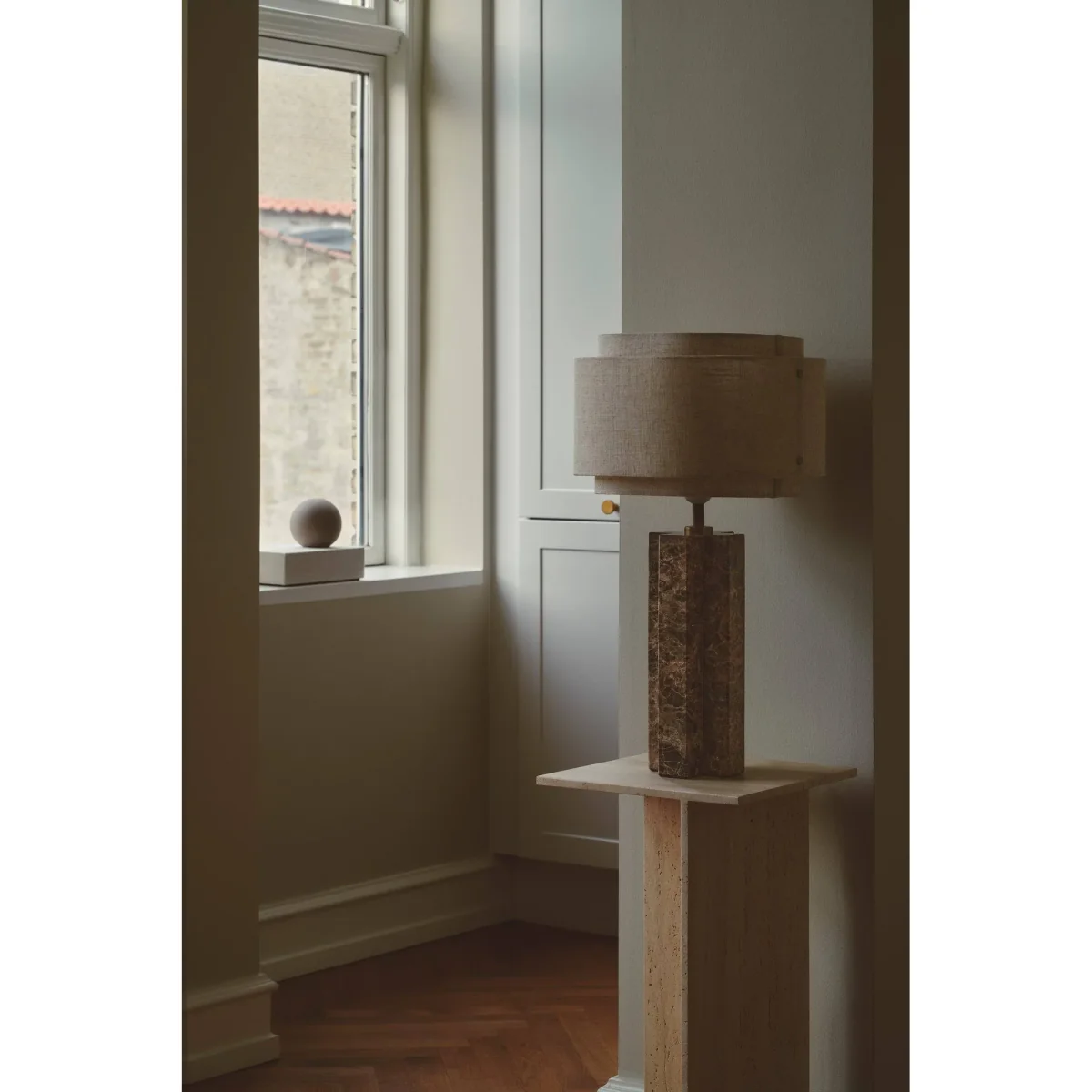 Design For The People Takai marble table lamp Beige Ø30x55 cm – image 6
