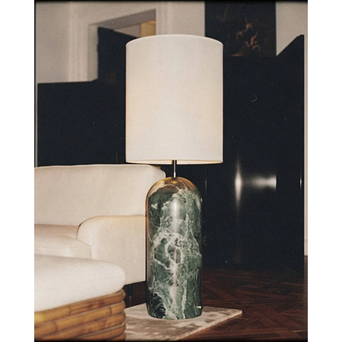 GUBI Gravity XL floor lamp Emerald marble-white – image 2