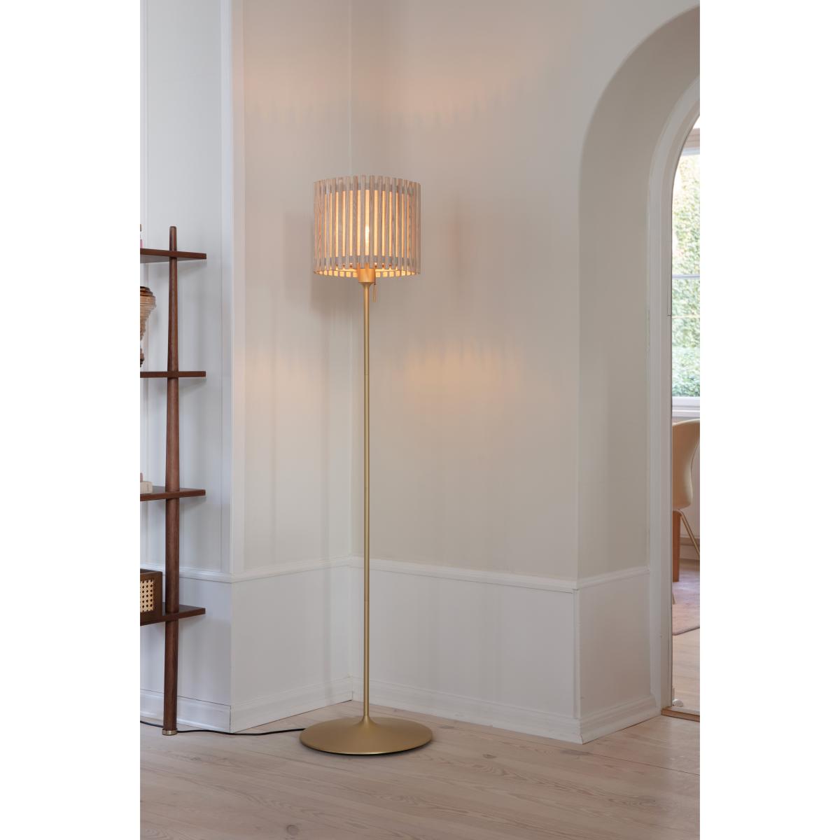 Umage Komorebi floor lamp medium Circle oak-Brush brass – image 3
