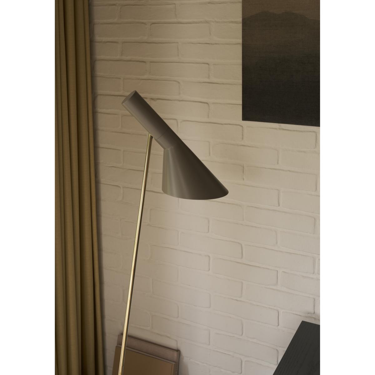 Louis Poulsen AJ floor lamp Brass-warm grey – image 2