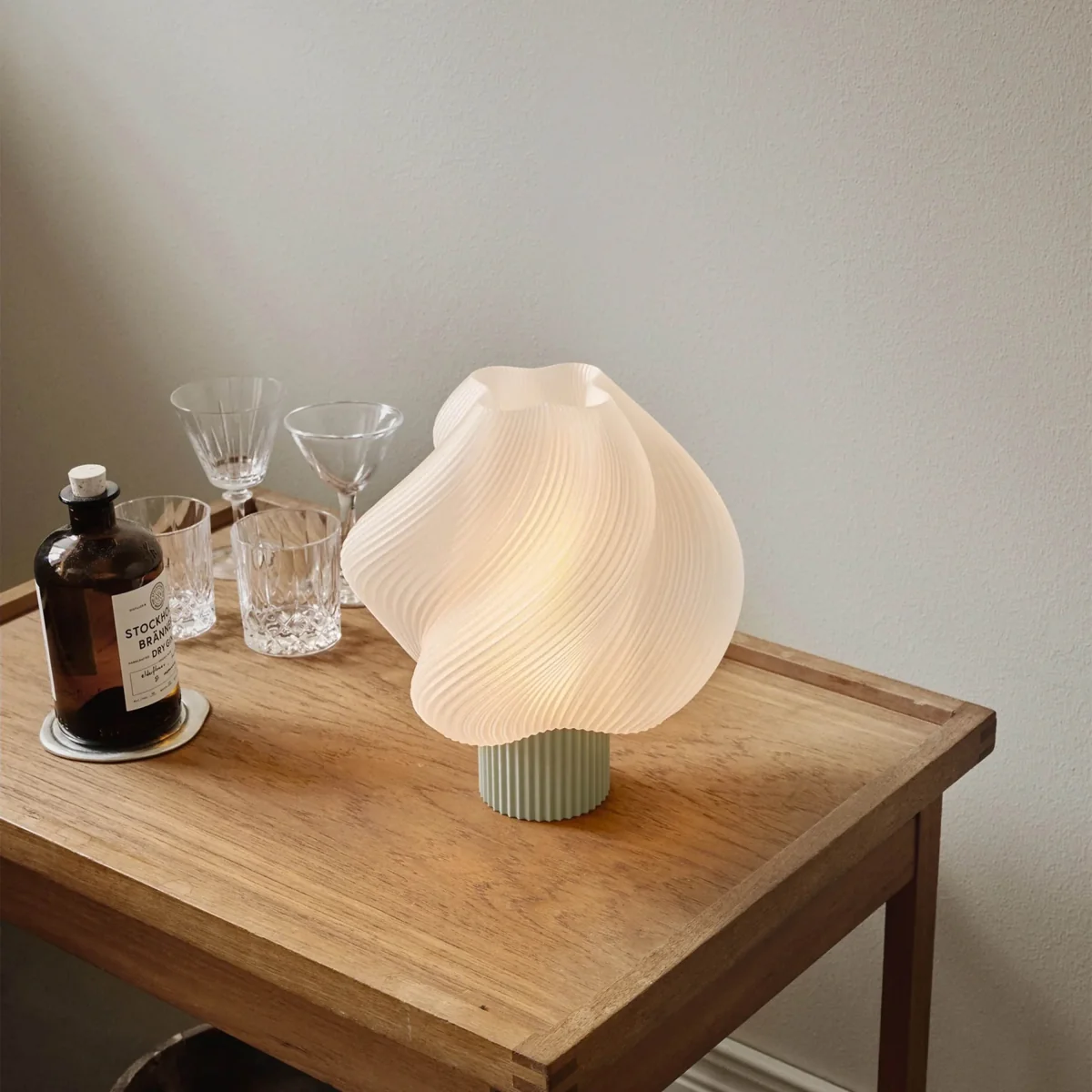 Crème Atelier Soft Serve table lamp Matcha Regular 26 cm – image 4