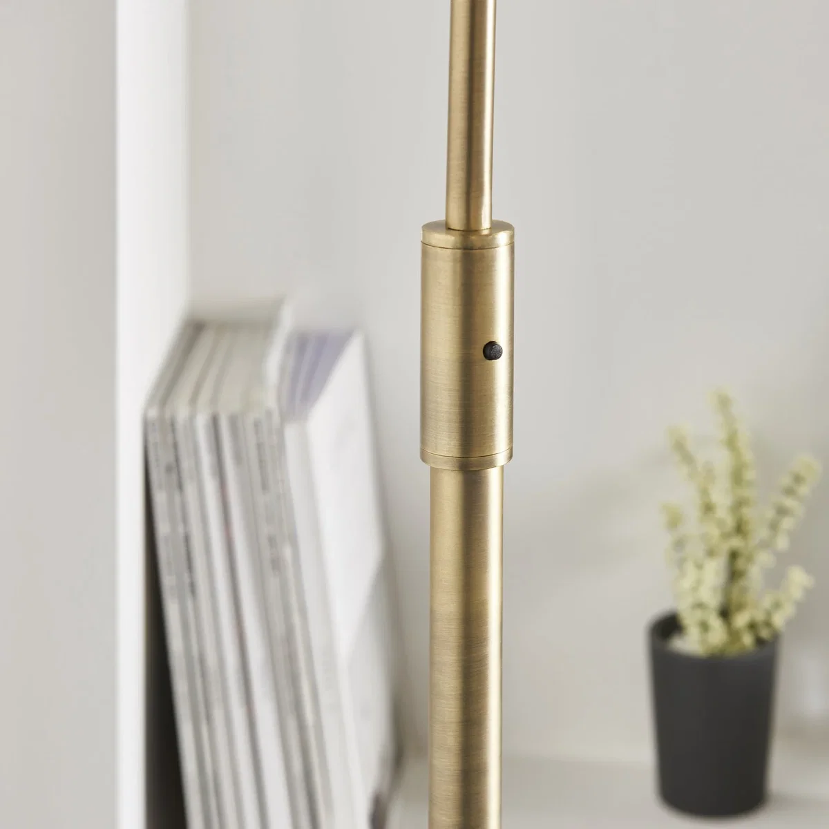 Otto Floor Lamp Antique Brass – image 2