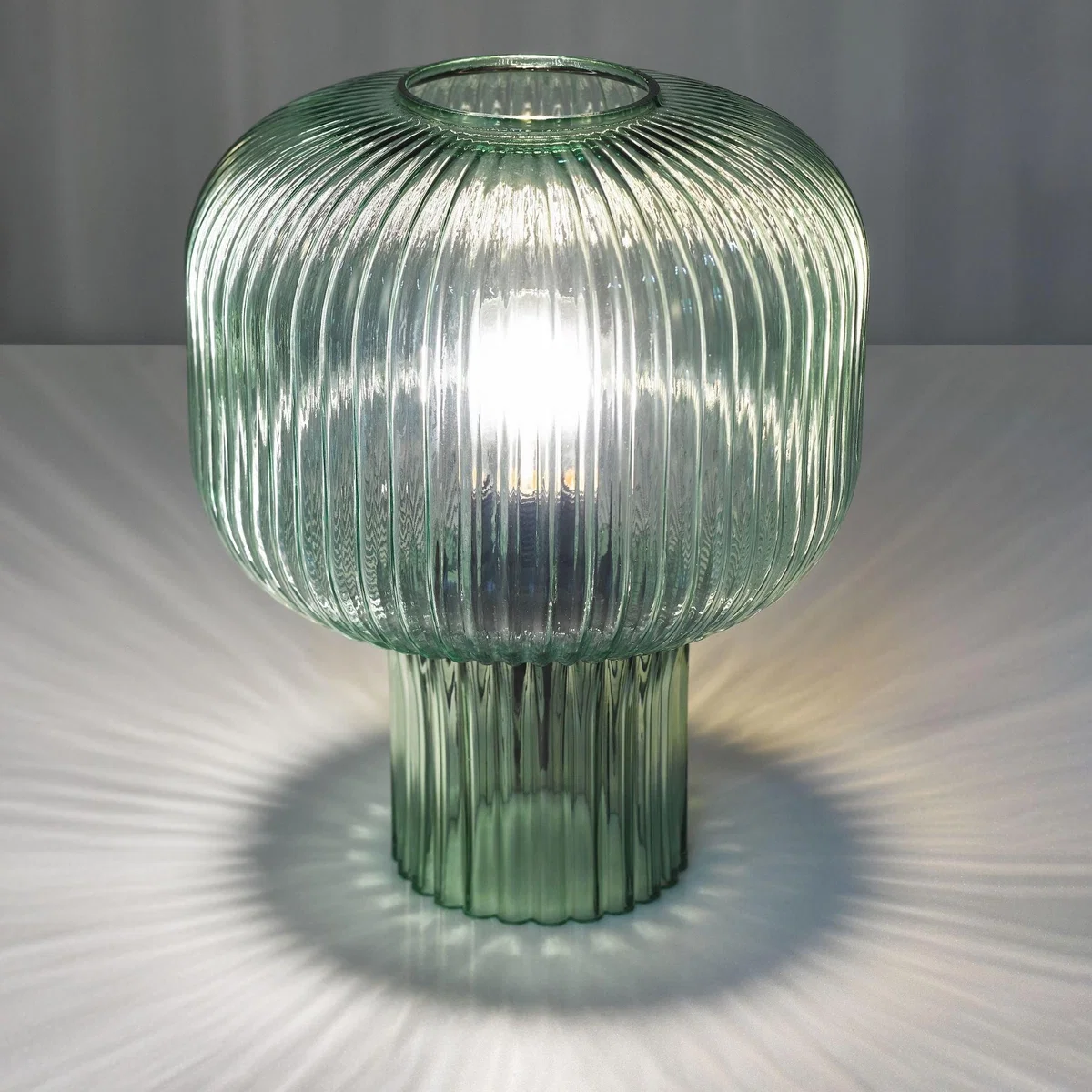 Demarius Green Glass Table Lamp – image 1