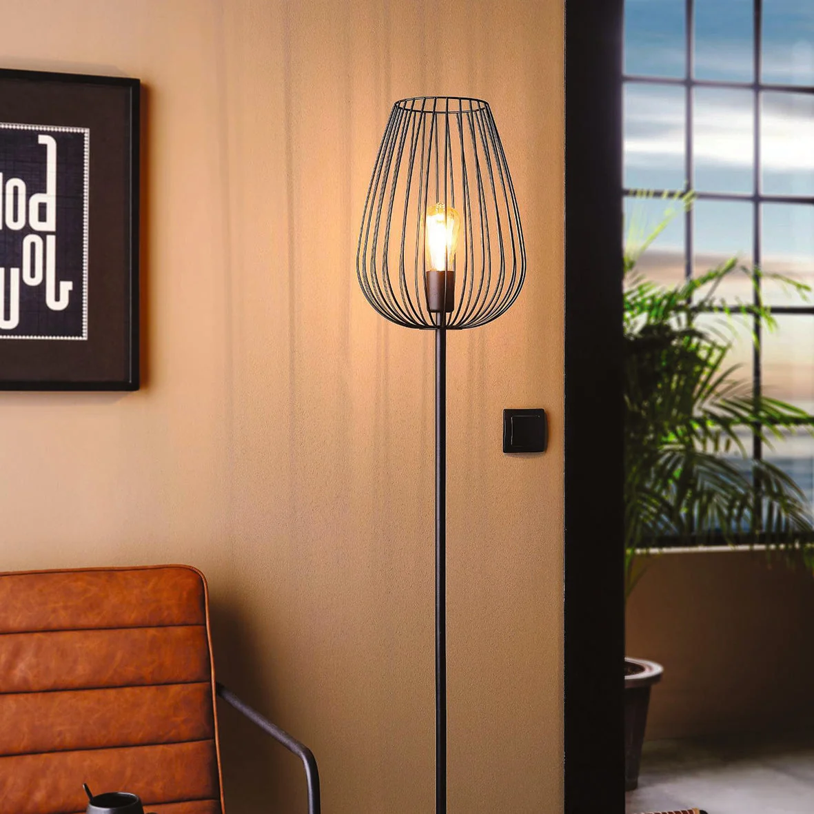 Newtown Black Floor Lamp – image 4
