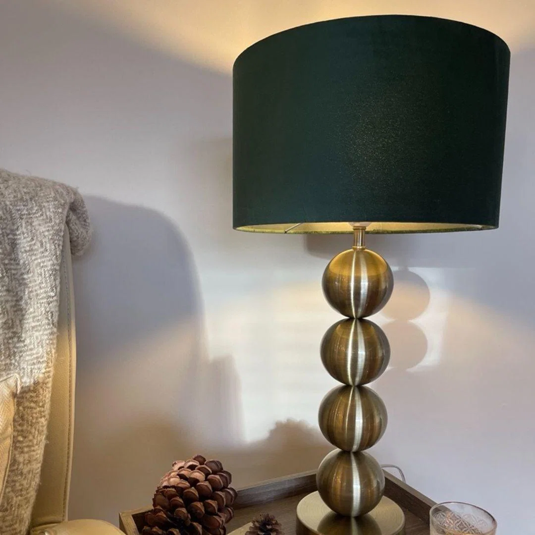 Aila Antique Brass Table Lamp – image 1
