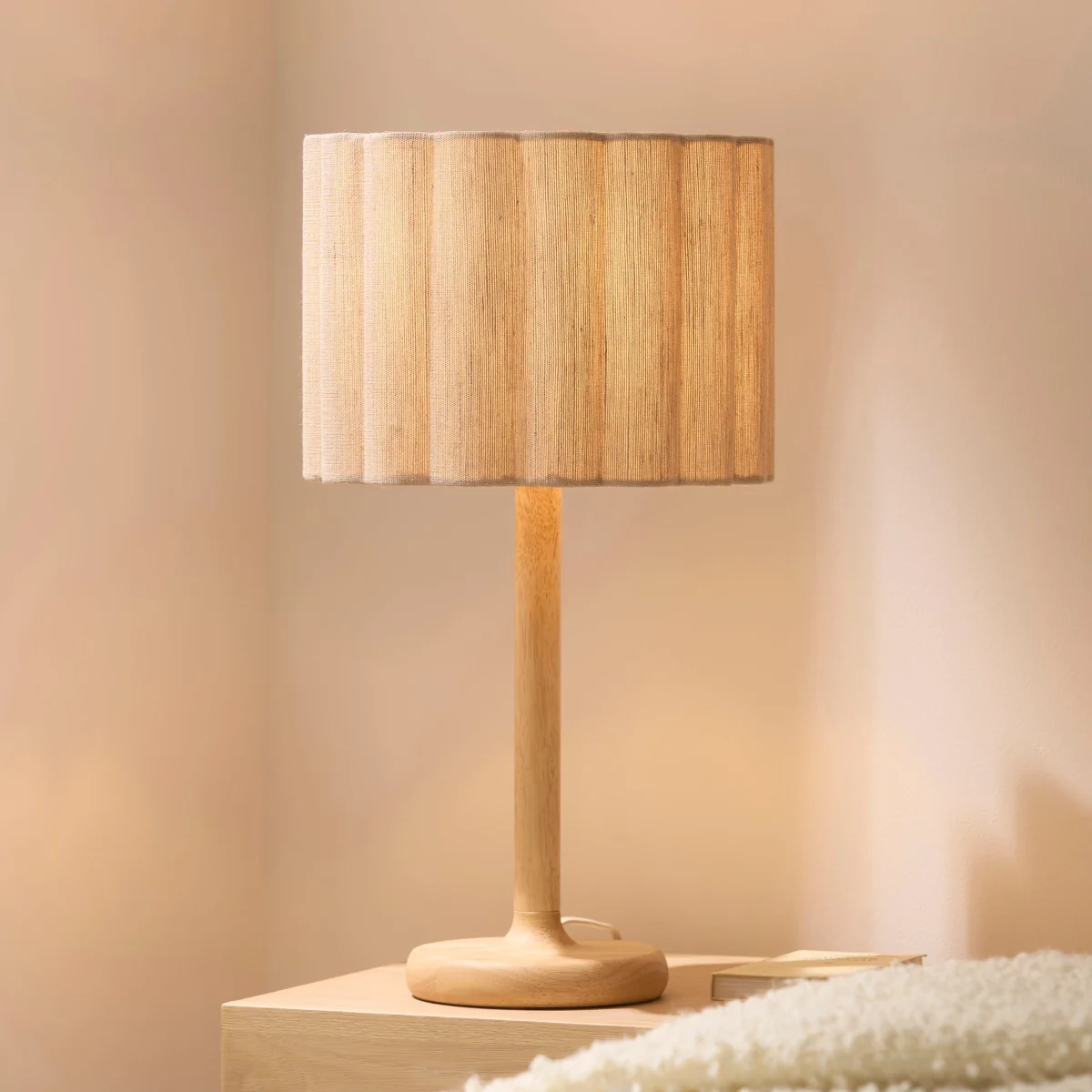 Olson Oak & Natural Scalloped Table Lamp – image 1