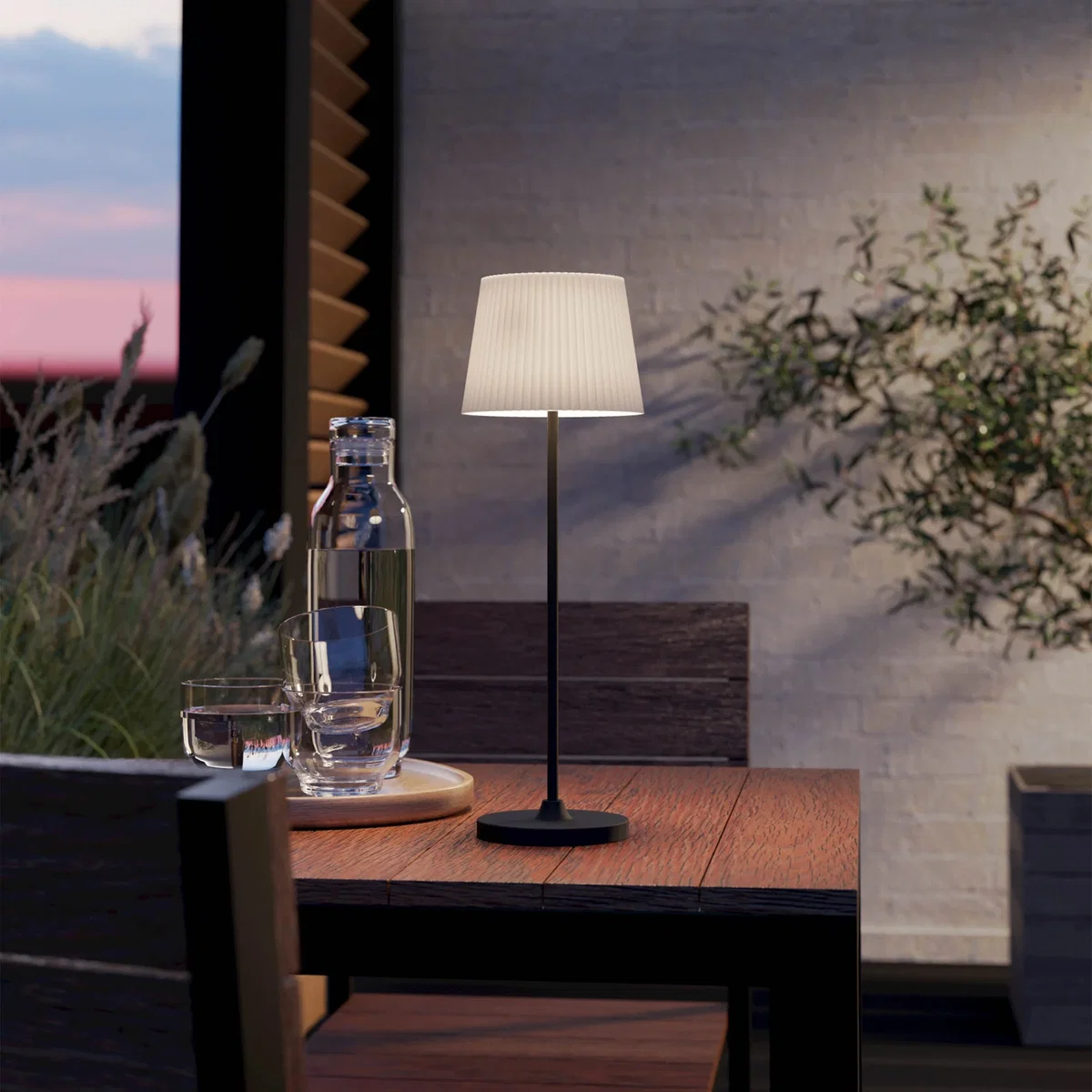 Leonero Black LED Table Lamp – image 1
