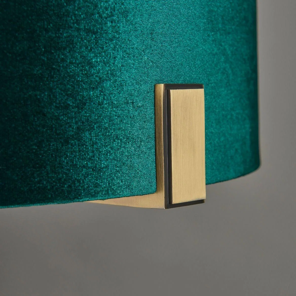 Hayfield Antique Brass & Green Velvet Table Lamp – image 5