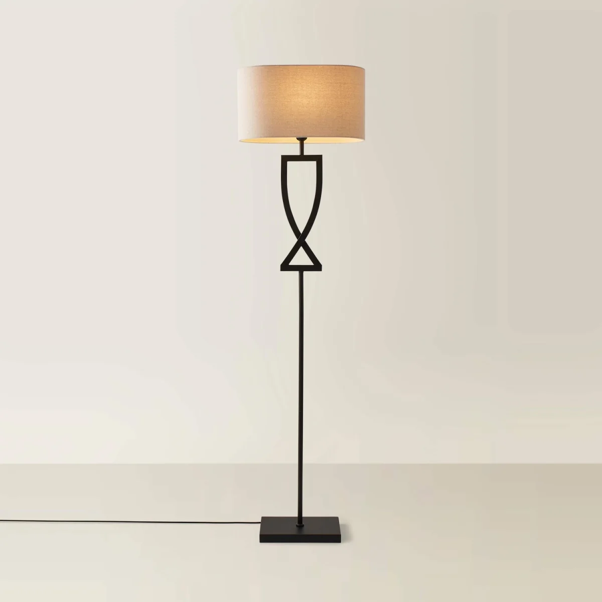 Katniss Tall Floor Lamp with Fabric Oval Shade - Black / Yes - Black – image 4
