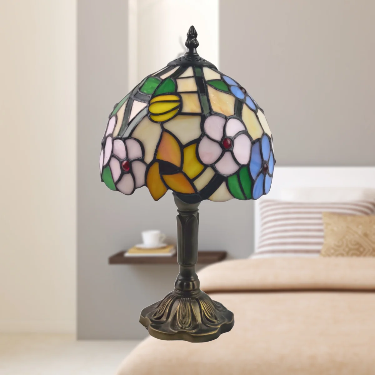Stanley Table Lamp With Shade - Antique Brass And Tiffany Decorated Glass – image 3