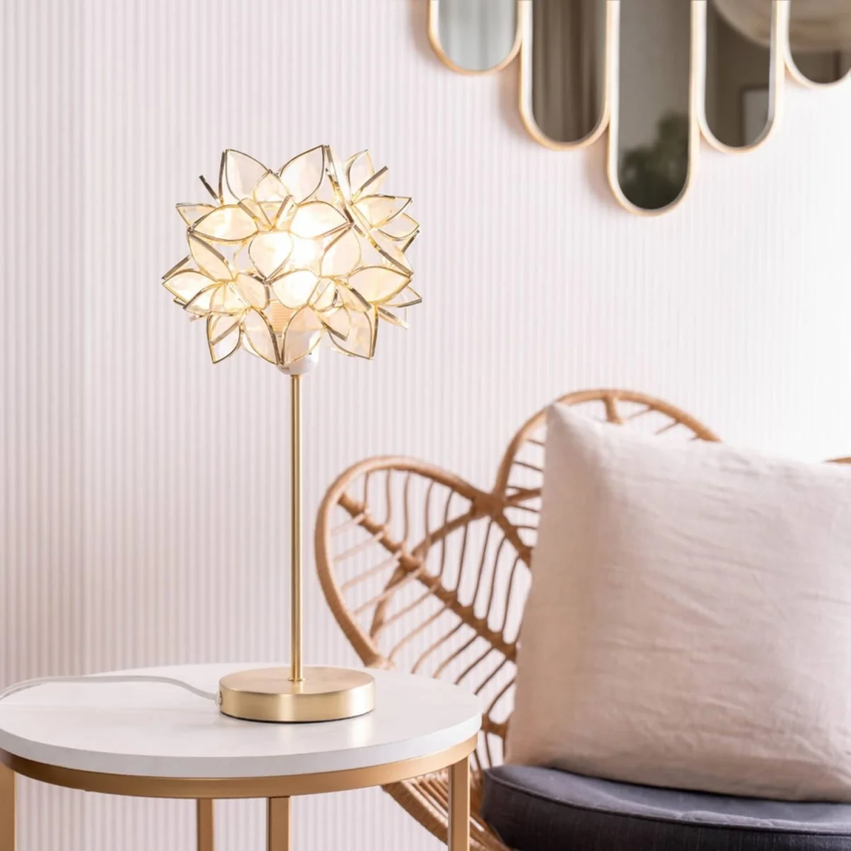 Charlie Gold Table Lamp with Flower Shade - Clear / 1.25kg – image 1
