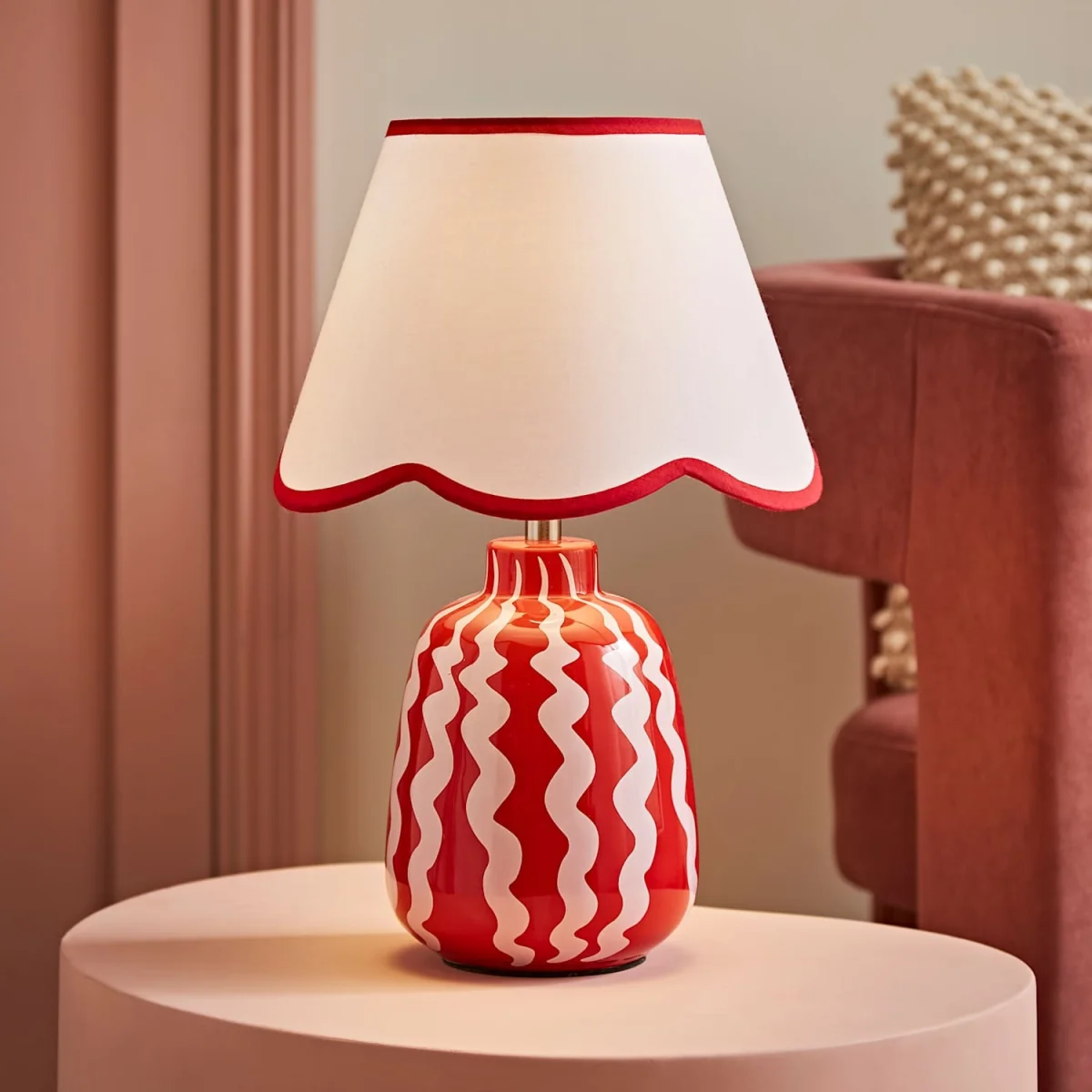 Katy Wiggle Stripe Table Lamp with Scallop Shade - Pink / 1.11kg – image 3