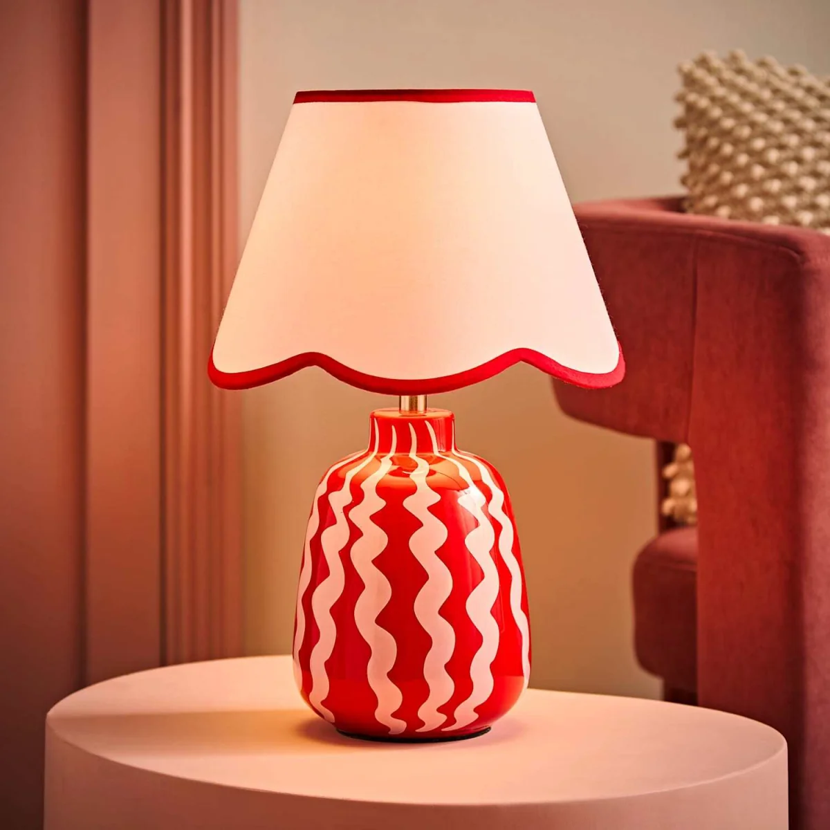 Katy Wiggle Stripe Table Lamp with Scallop Shade - Pink / 1.11kg – image 4