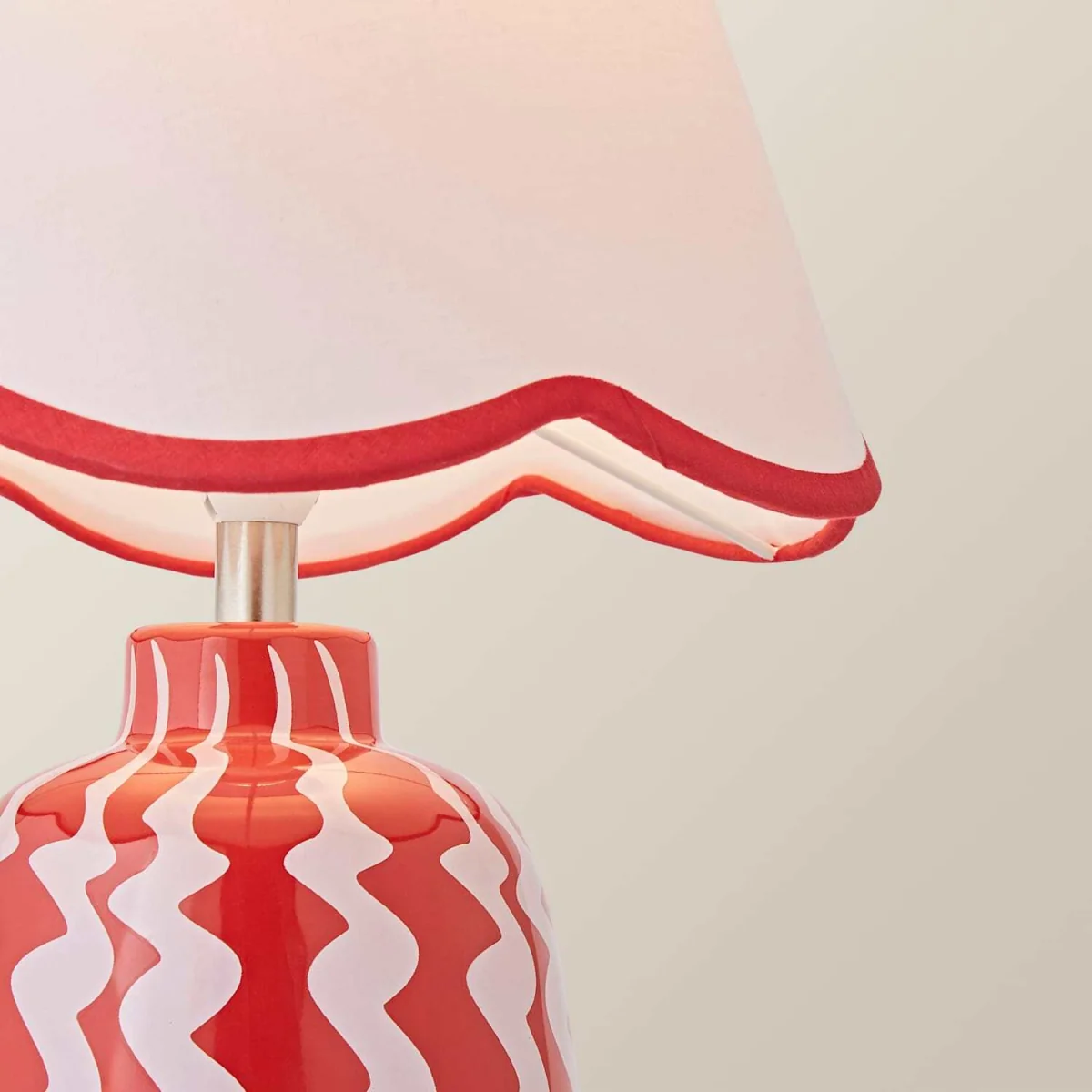 Katy Wiggle Stripe Table Lamp with Scallop Shade - Pink / 1.11kg – image 6