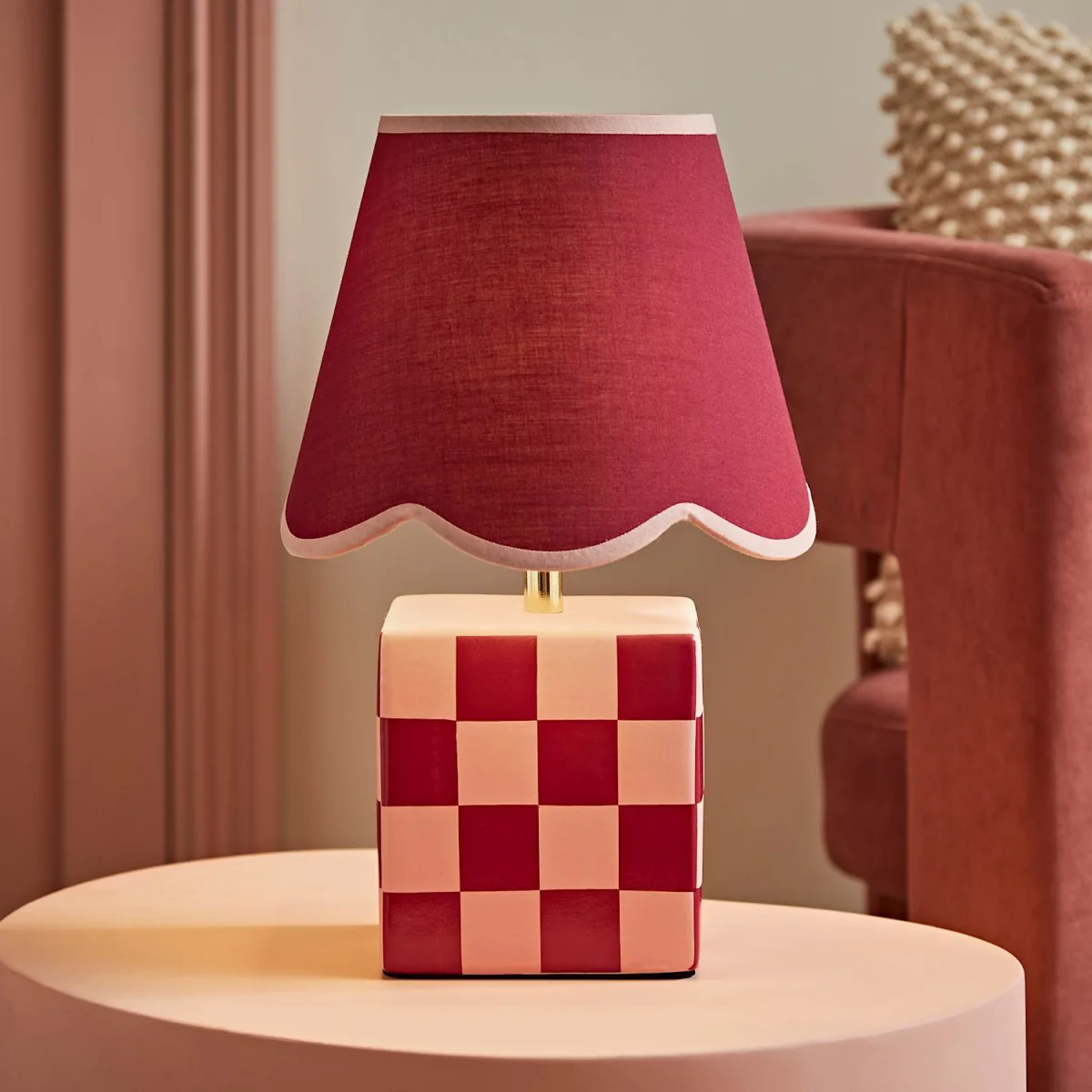 Evie Ceramic Checkerboard Table Lamp with Scallop Shade - Burgundy / 1.21kg – image 4