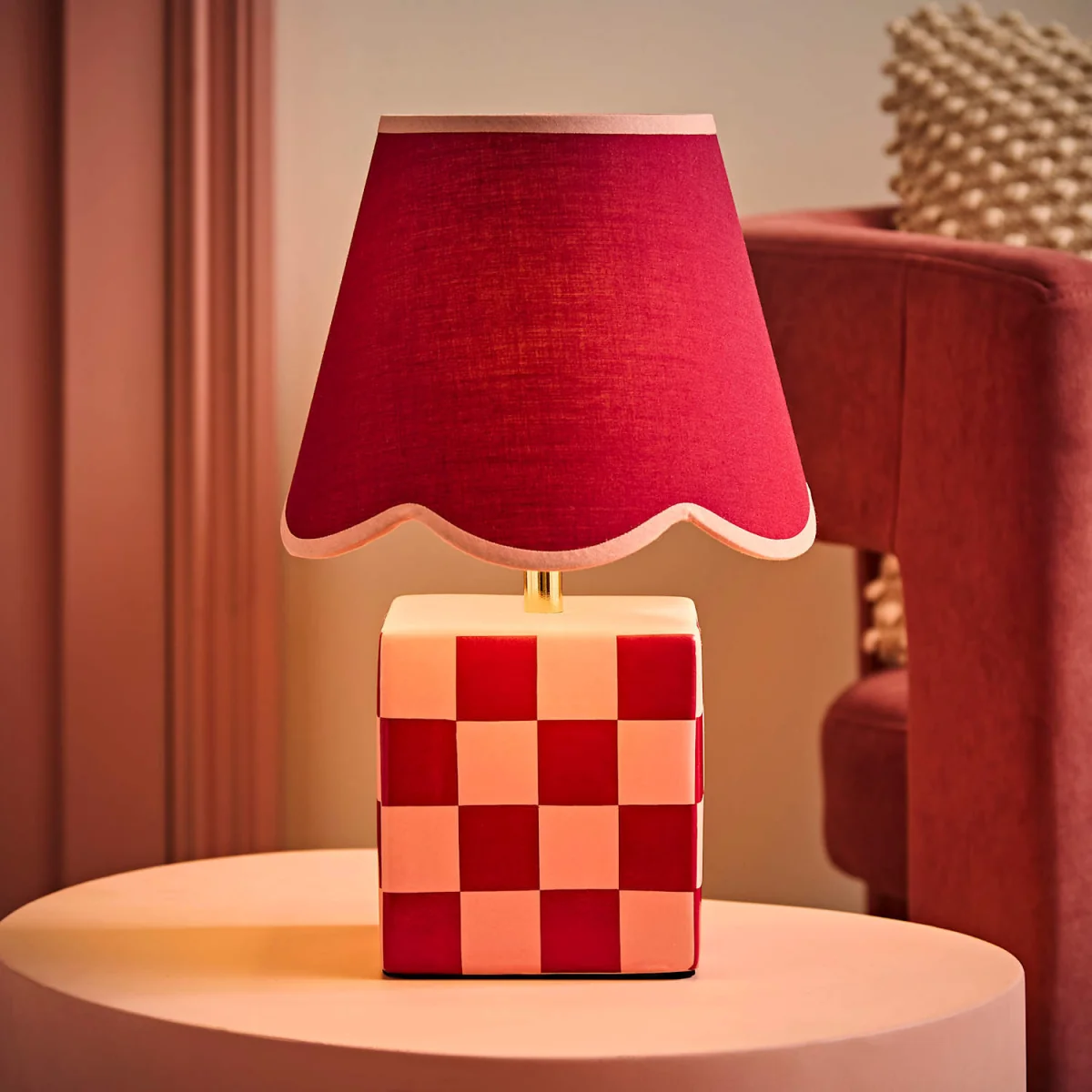 Evie Ceramic Checkerboard Table Lamp with Scallop Shade - Burgundy / 1.21kg – image 5