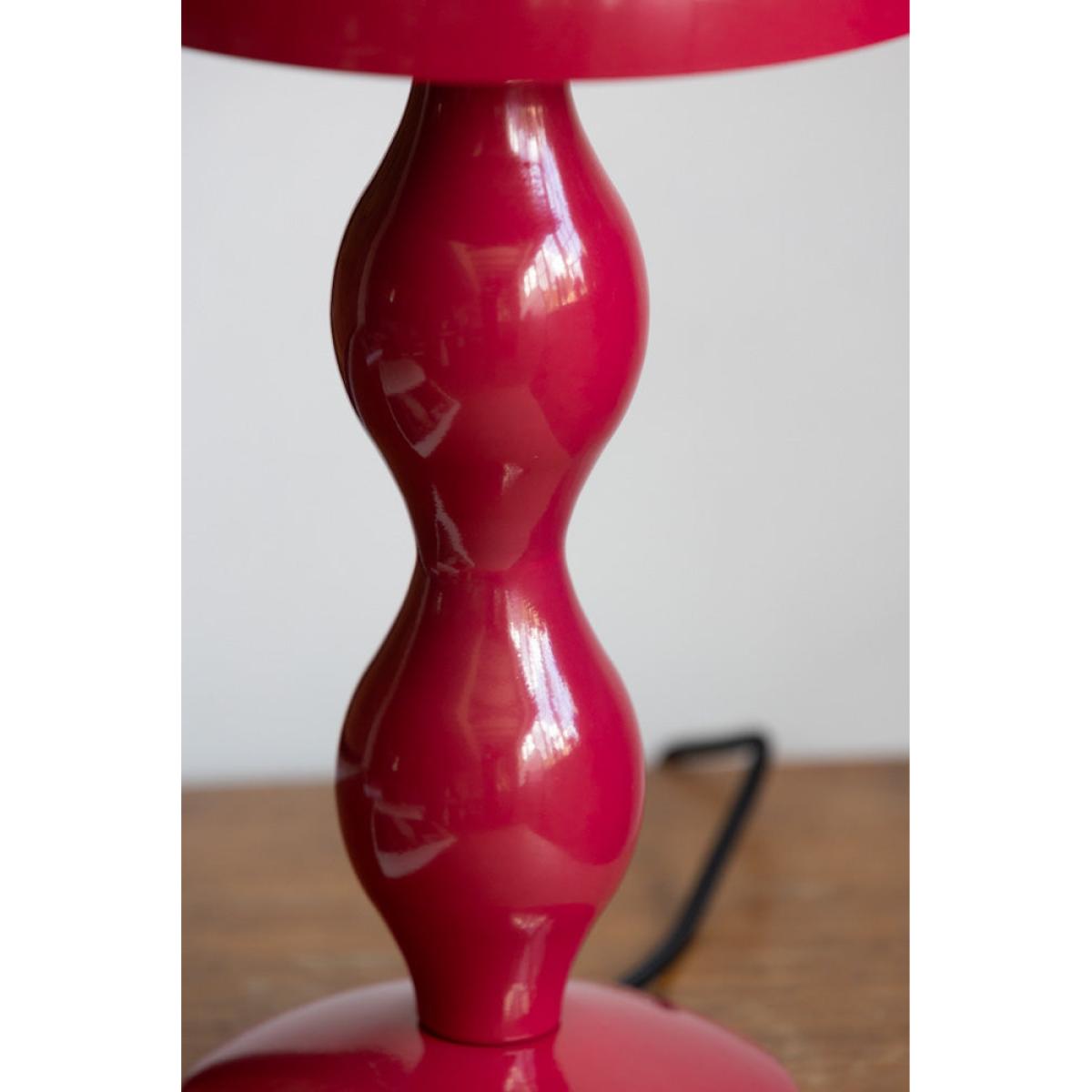 Raspberry Red Wavy Retro Table Lamp – image 2