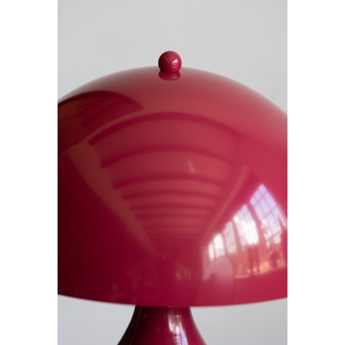 Raspberry Red Wavy Retro Table Lamp – image 7