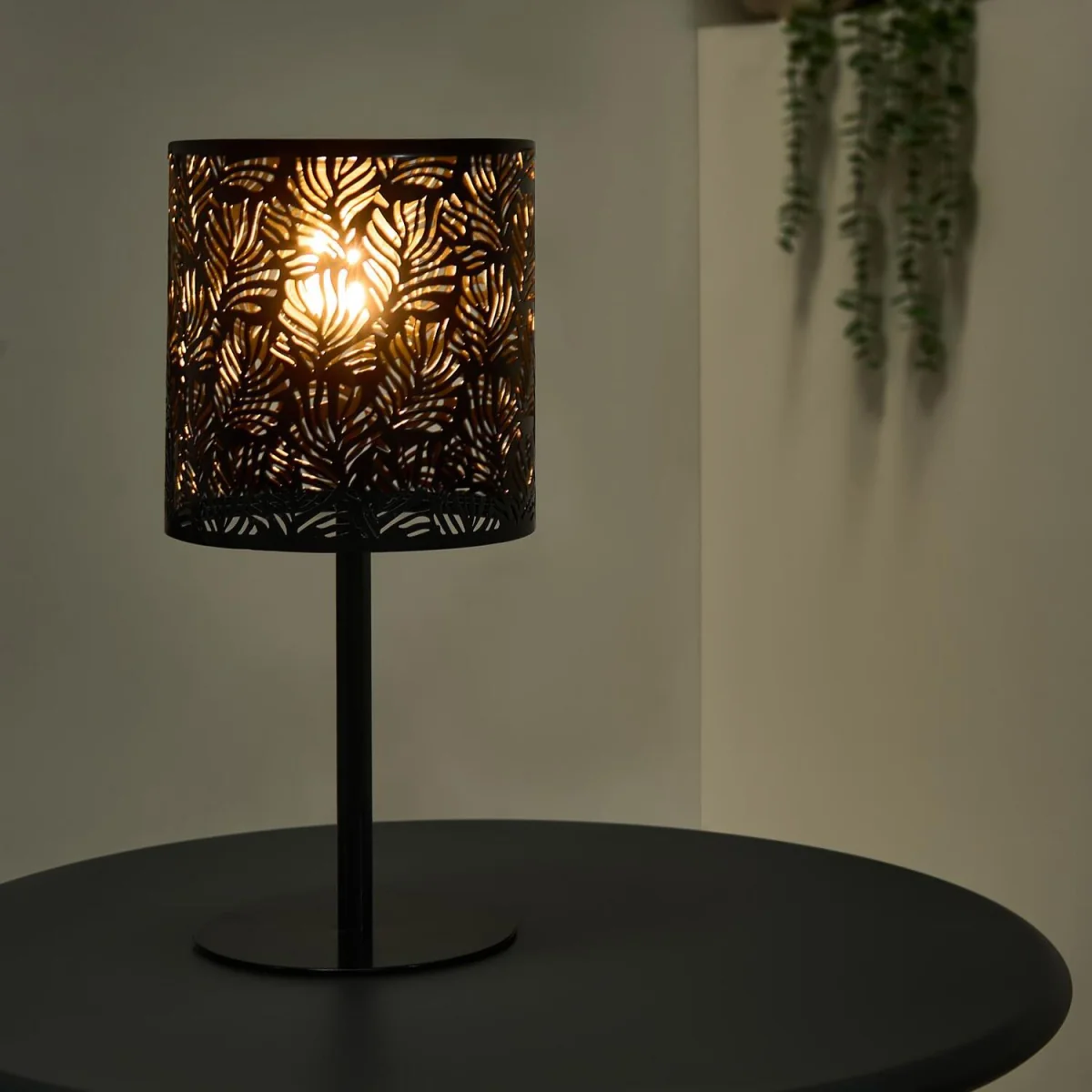 Solar Metal Table Lamp - Black – image 2