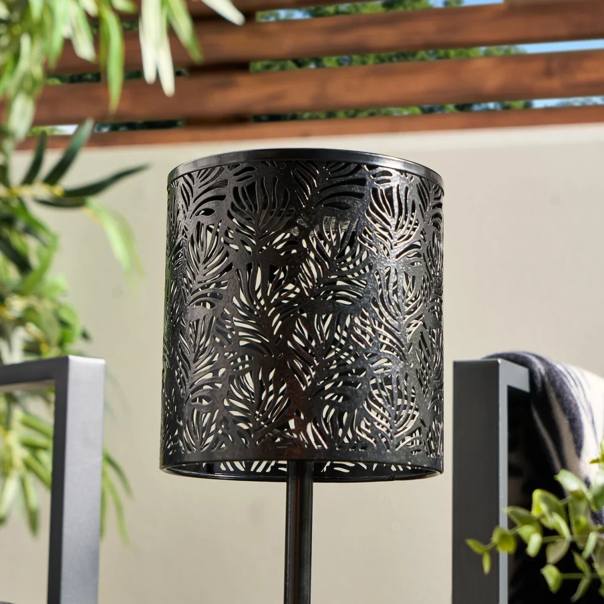 Solar Metal Table Lamp - Black – image 8