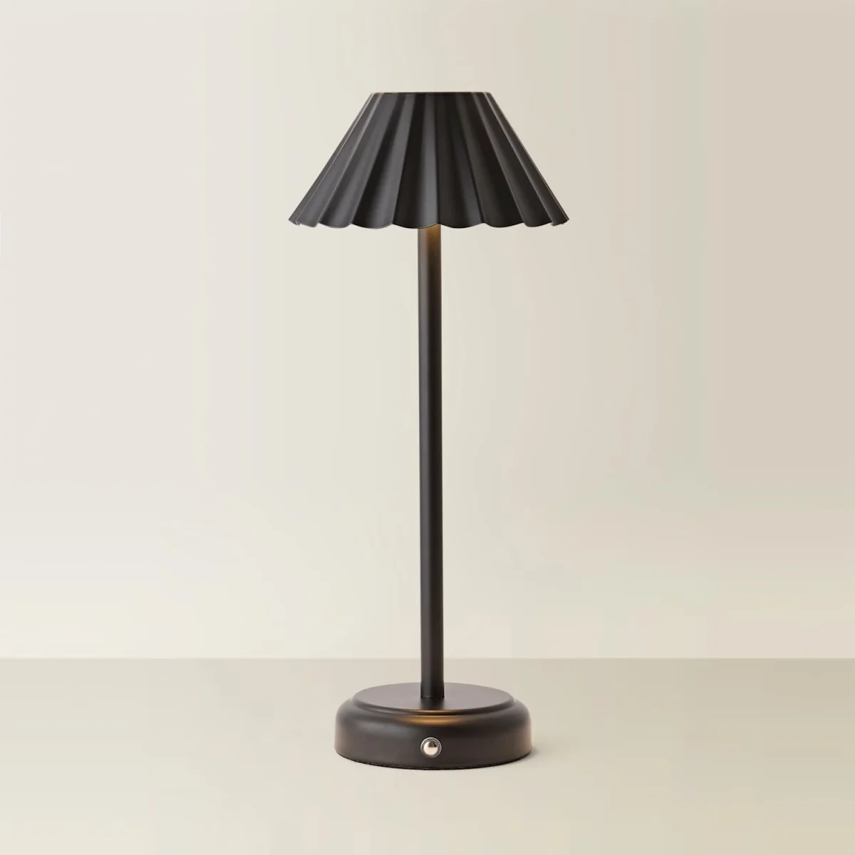 Avery Portable Rechargeable Table Lamp - Matte Black – image 5