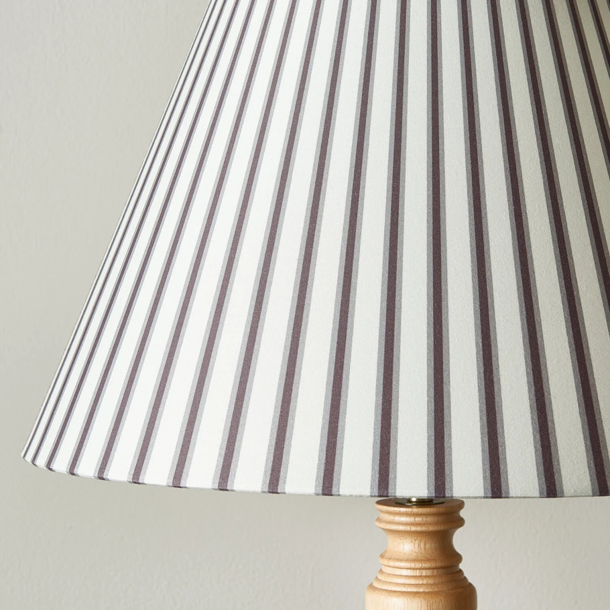 Julian Floor Lamp - Wood And Striped Fabric – image 4