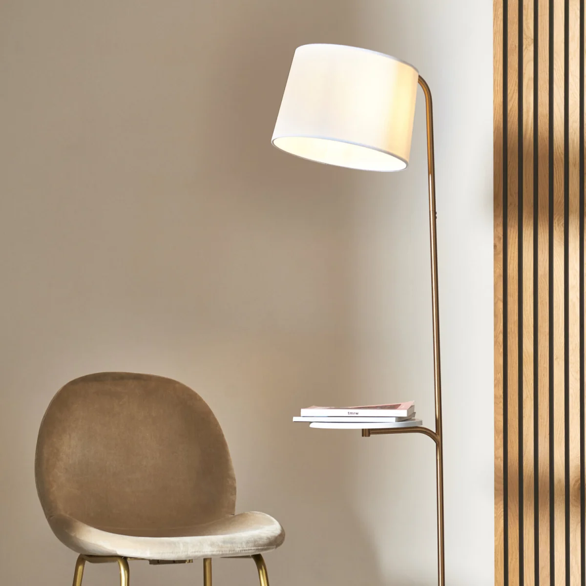 Newbury floor reading lamp - Brushed Brass Plate And White Cotton – image 8