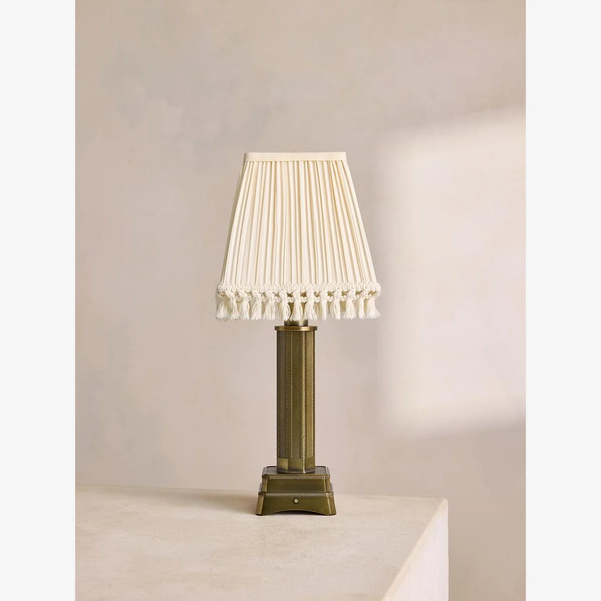 Oxford Portable Lamp – image 1