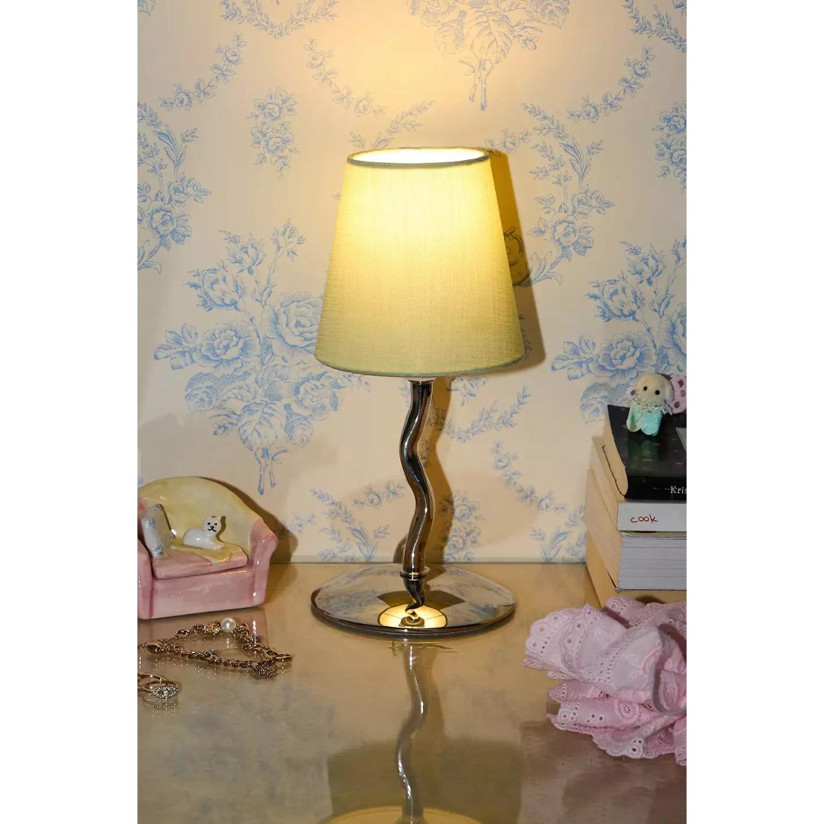 Squiggle Table lamp - Green ALL at Urban Outfitters – image 2