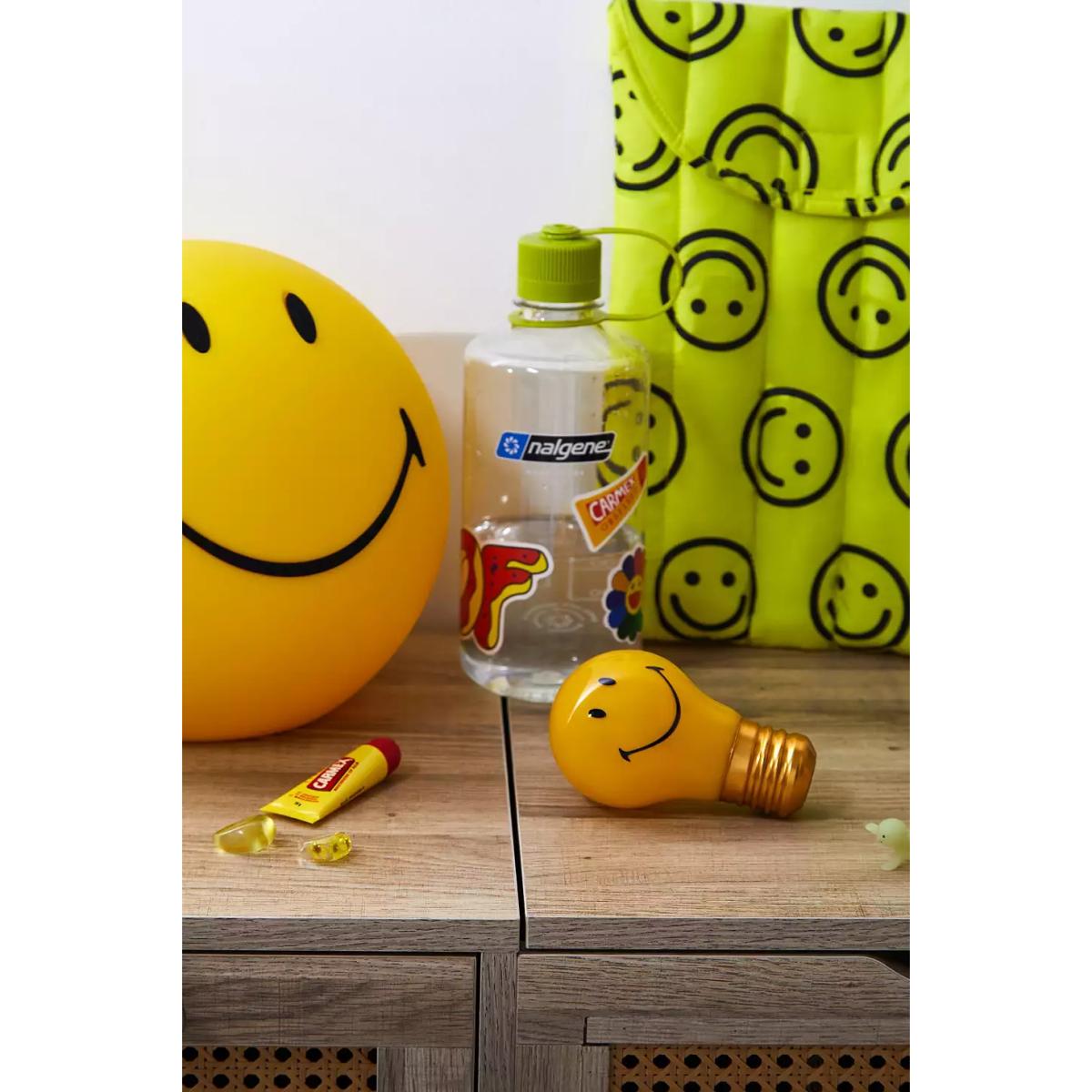 Smiley Lightbulb Lamp - Yellow 6.5cm x 12cm x 6.5cm at Urban Outfitters – image 2