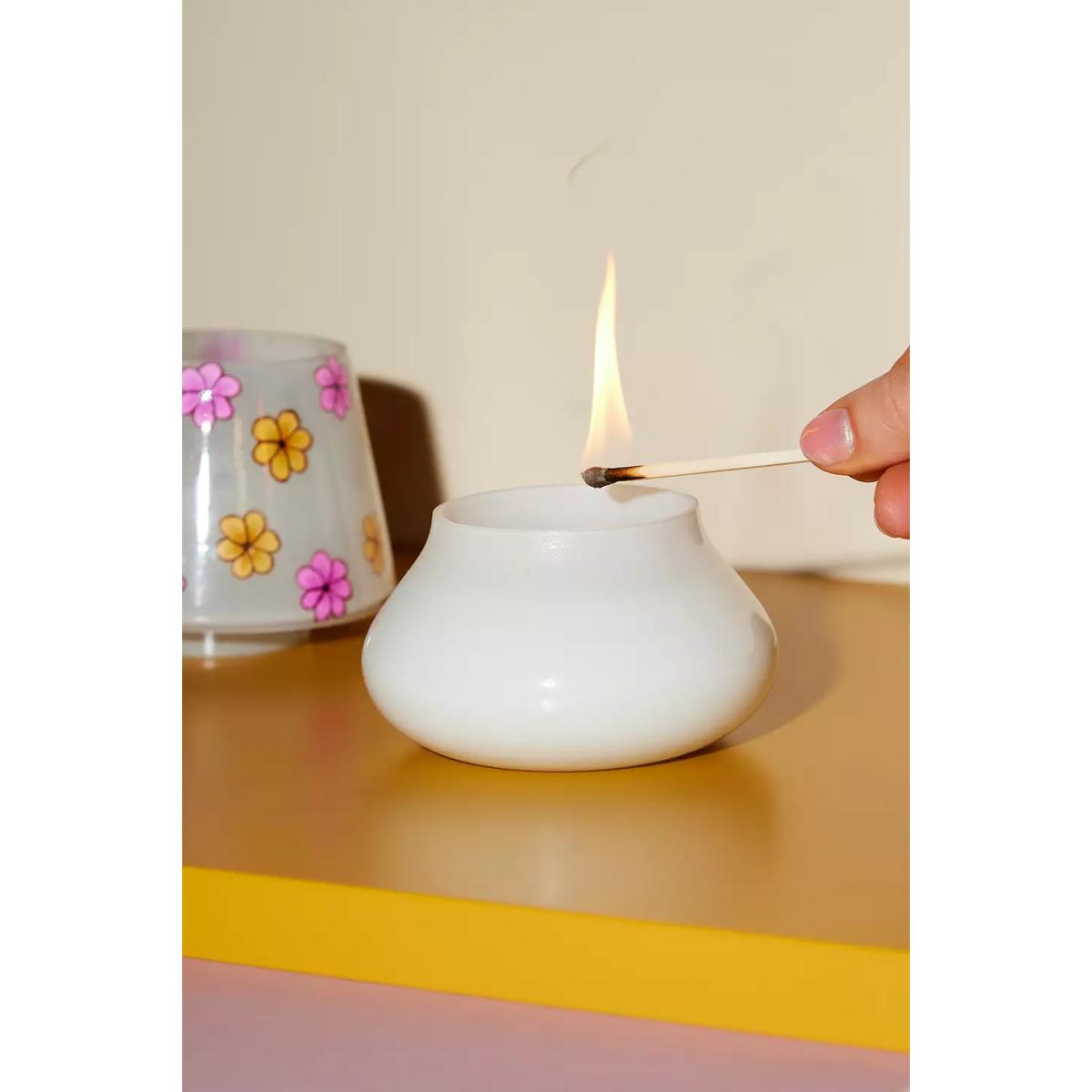 Ava White Daisy Lamp-Shaped Candle - White ALL at Urban Outfitters – image 3
