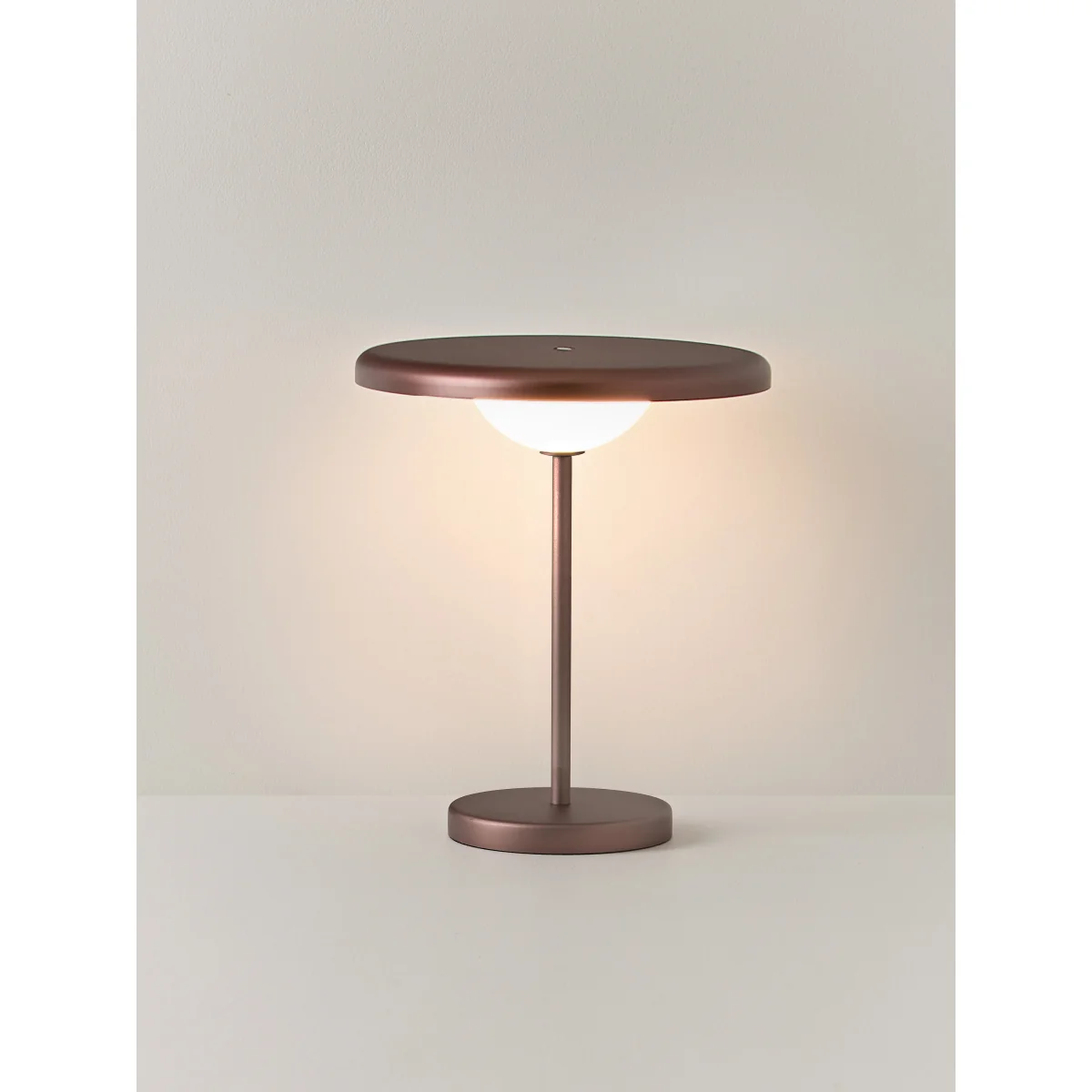 Small Portable LED Table Lamp Kyle – image 2