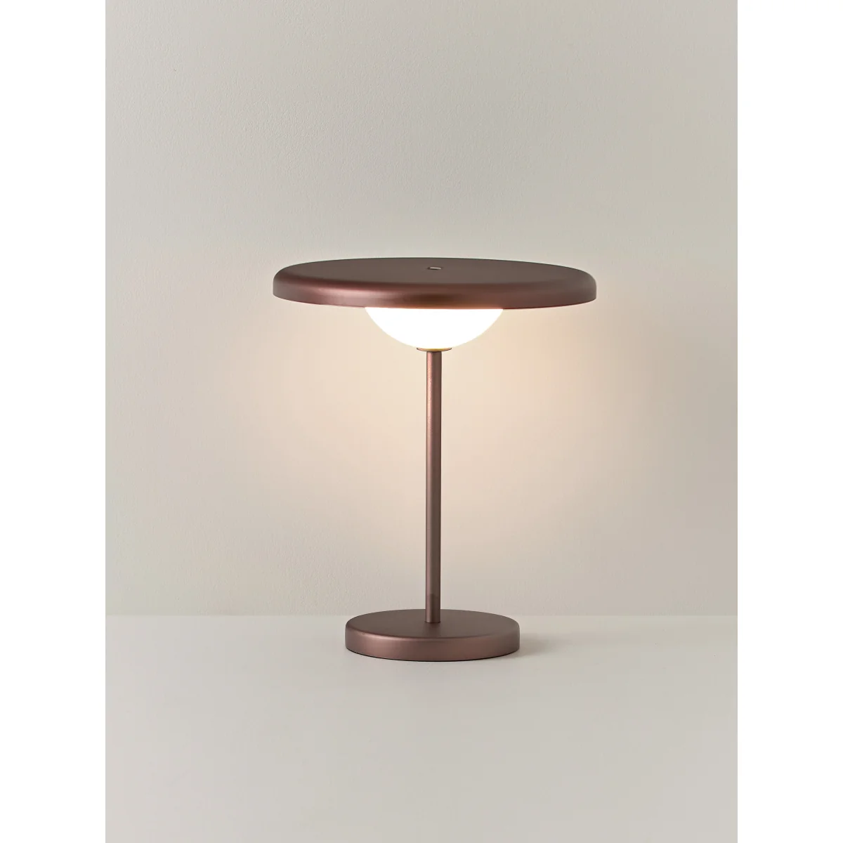 Small Portable LED Table Lamp Kyle – image 3