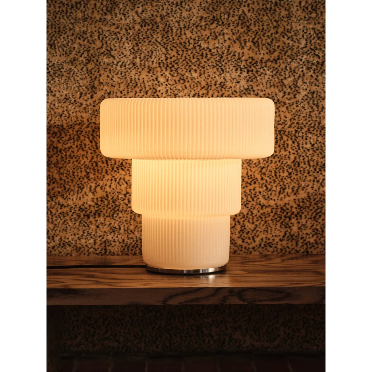 Mouth-Blown LED Table Lamp Ripple – image 2
