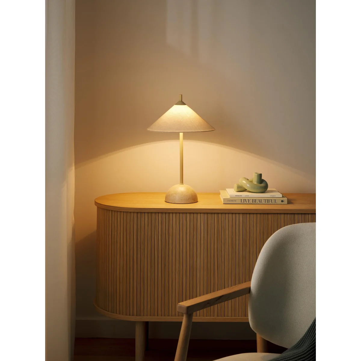 Table lamp Vica with marble base – image 2