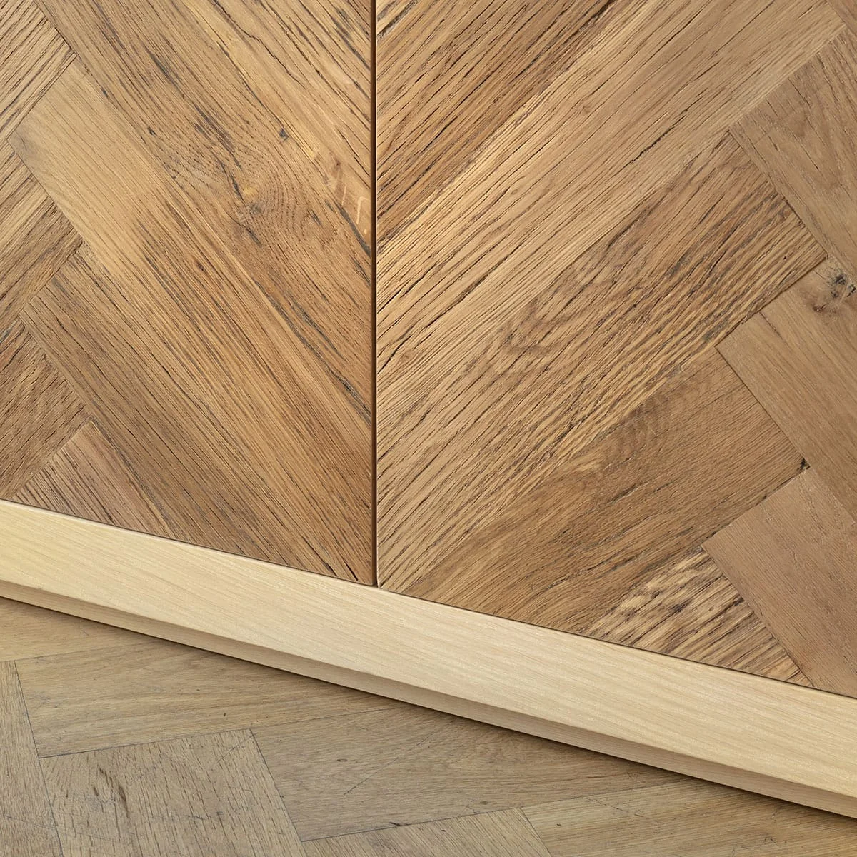 Parquet Herringbone Sideboard Buffet Cabinet Parquet Light Oak 190cm – image 5
