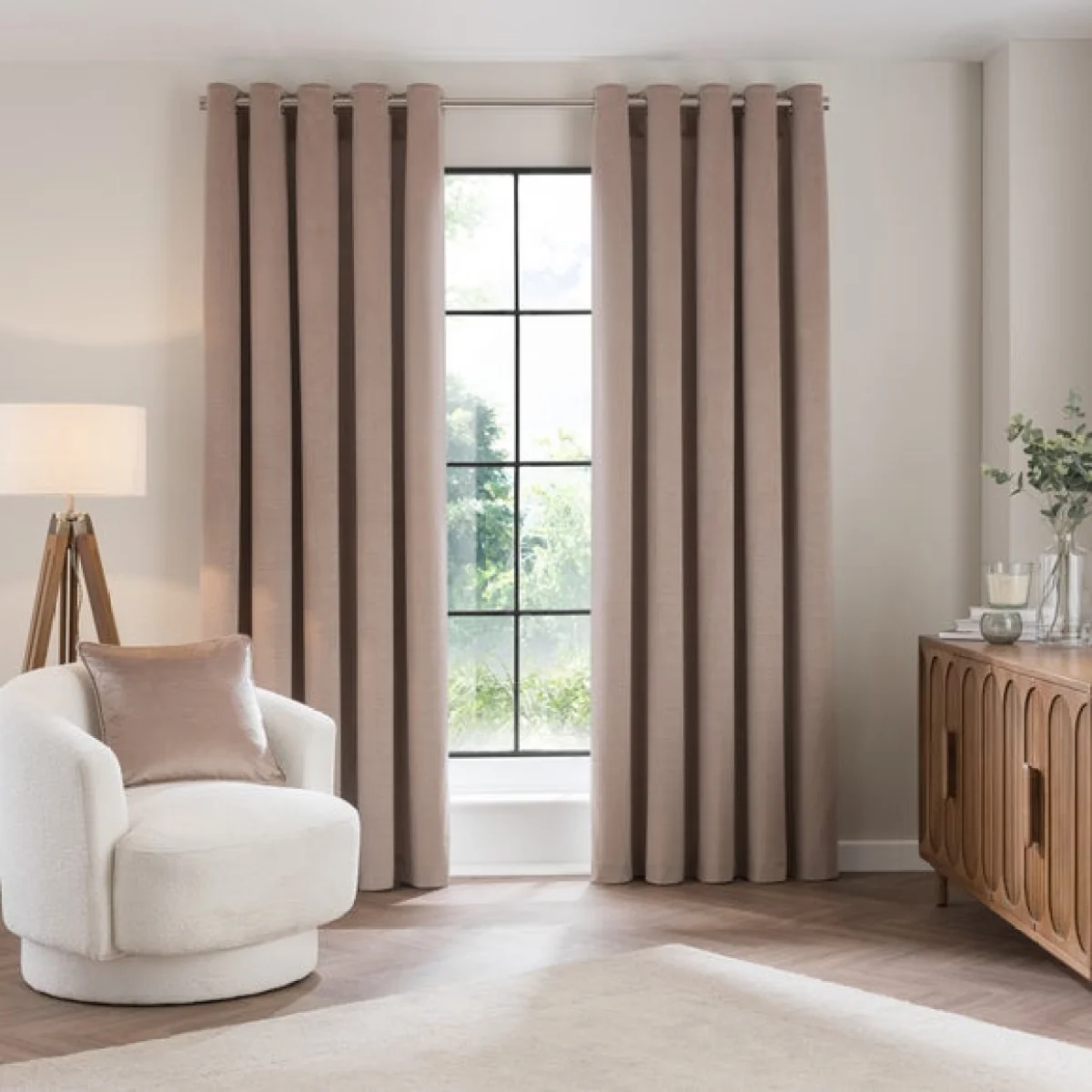 Shimmer Velour Eyelet Curtains – image 2