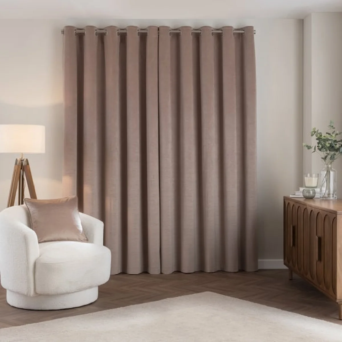 Shimmer Velour Eyelet Curtains – image 4