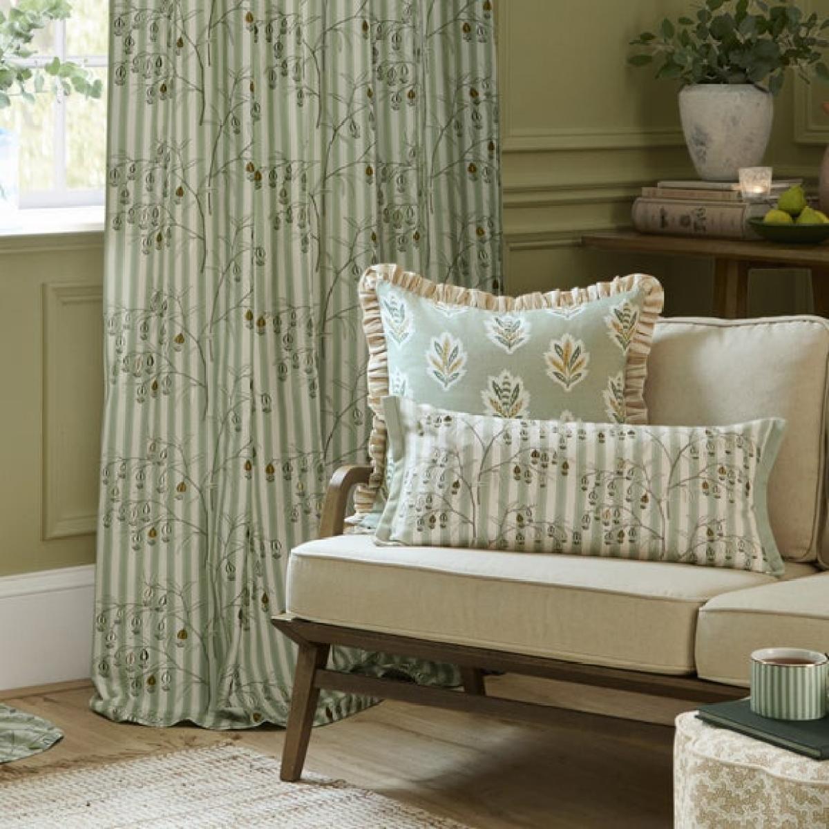 Chinese Lantern Pencil Pleat Curtains – image 4