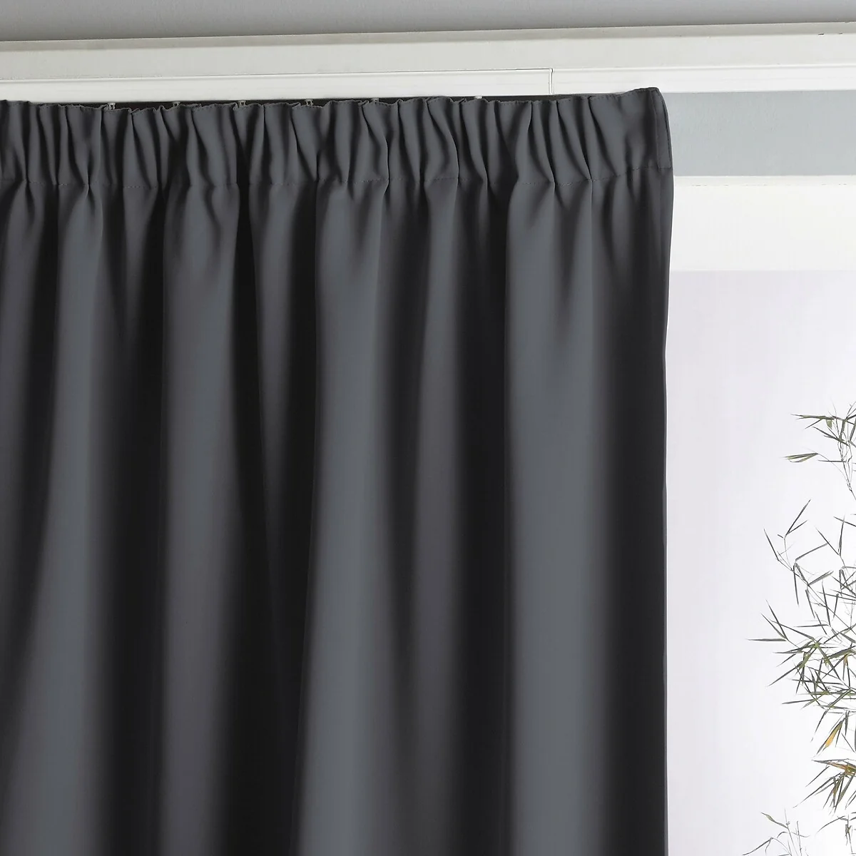 Voda Blackout Radiator Curtain with Pleating – image 1