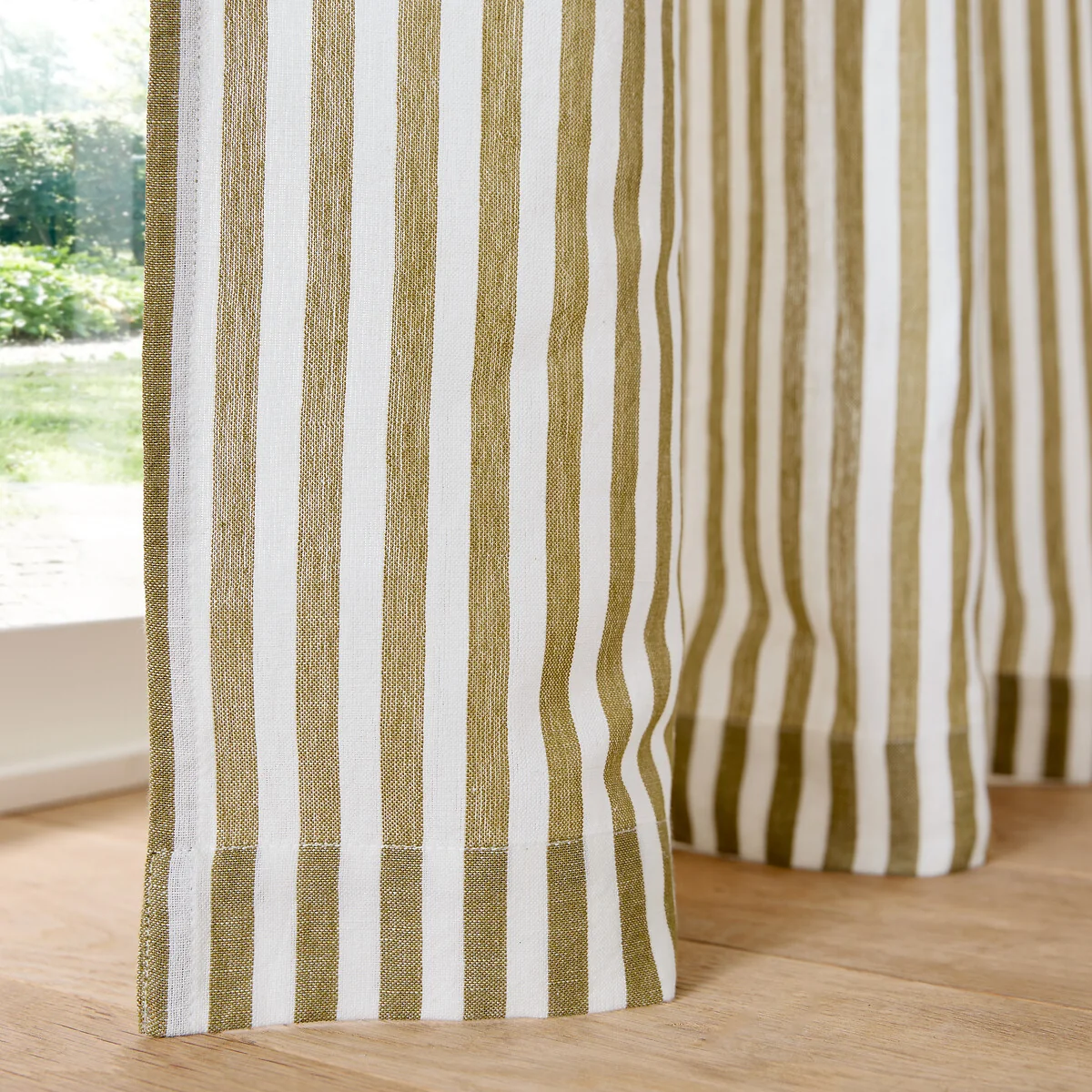 Cottage Eyelet Curtain in Cotton/Linen – image 4