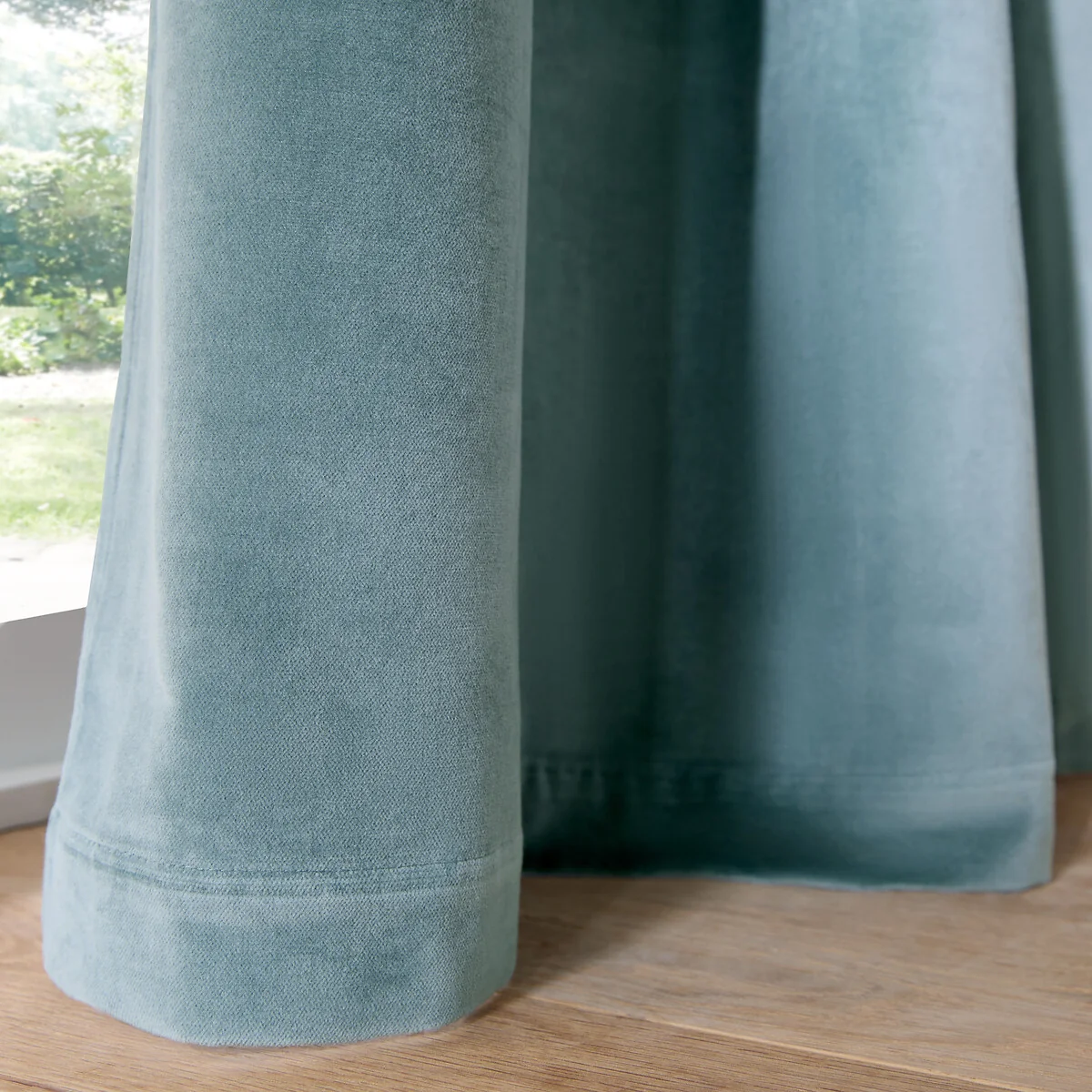 Velvet Hidden Tab Curtain – image 3