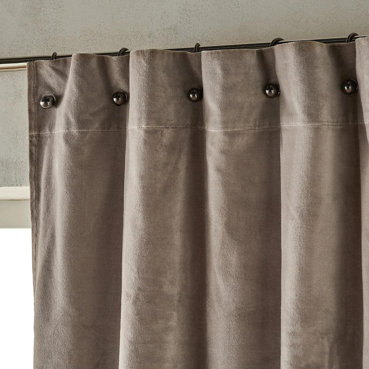 Lavezzi Single Velvet Curtain with Little Eyelets – image 3