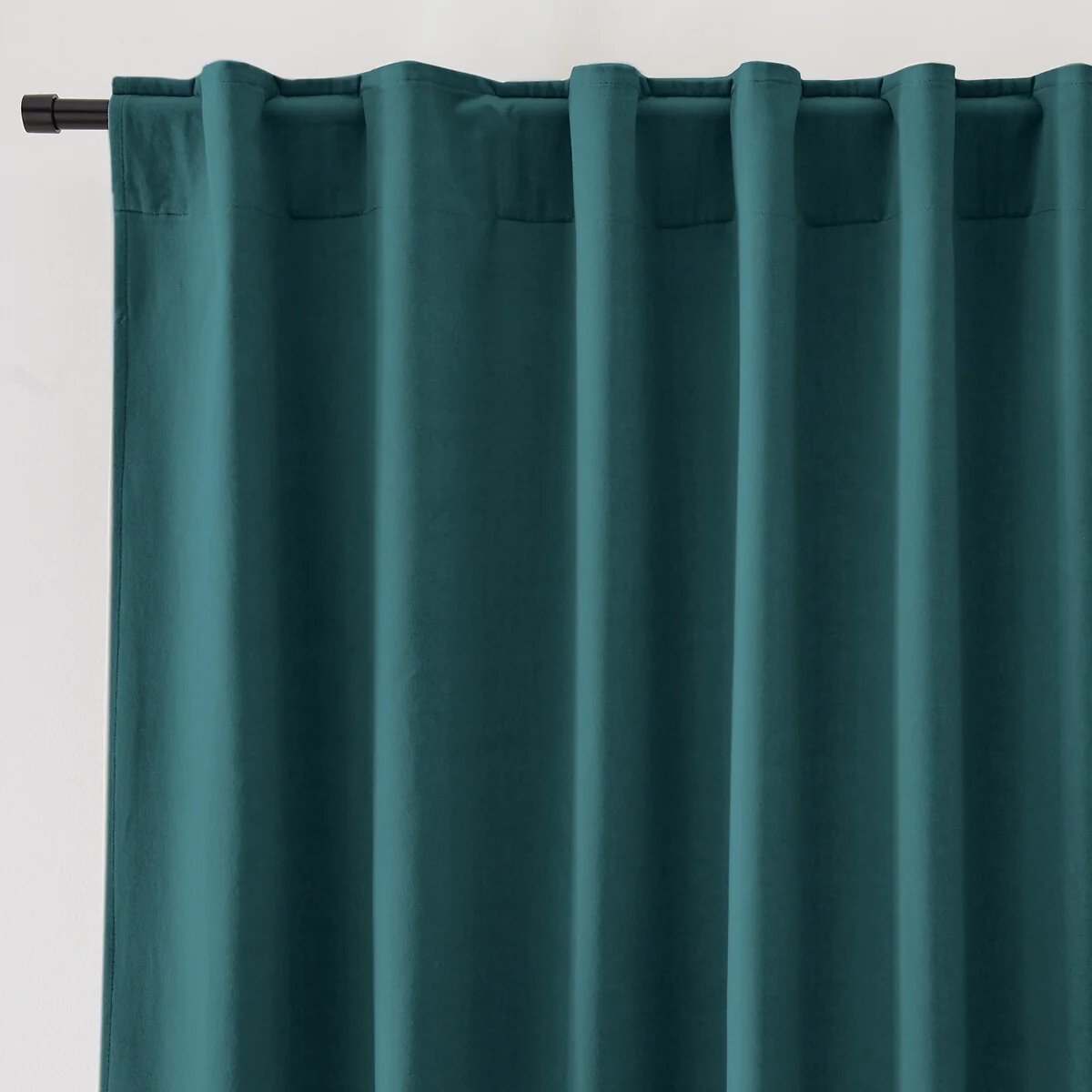 Velvet Single Hidden Tab Curtain – image 2