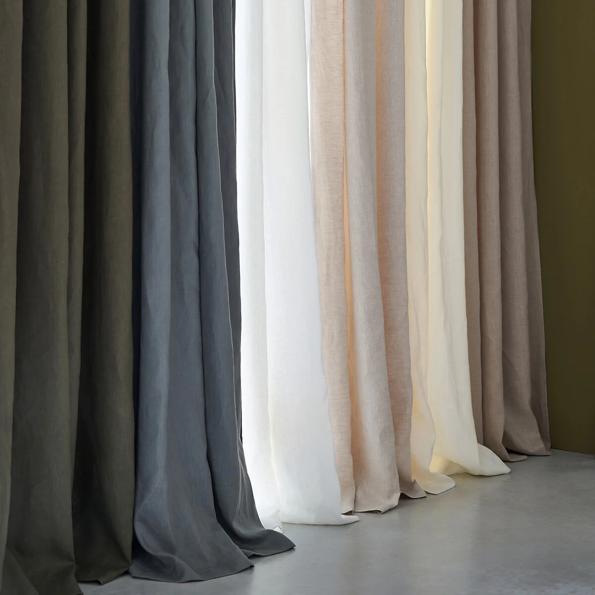 Private Curtain in Lined Washed Linen with Concealed Tabs – image 2