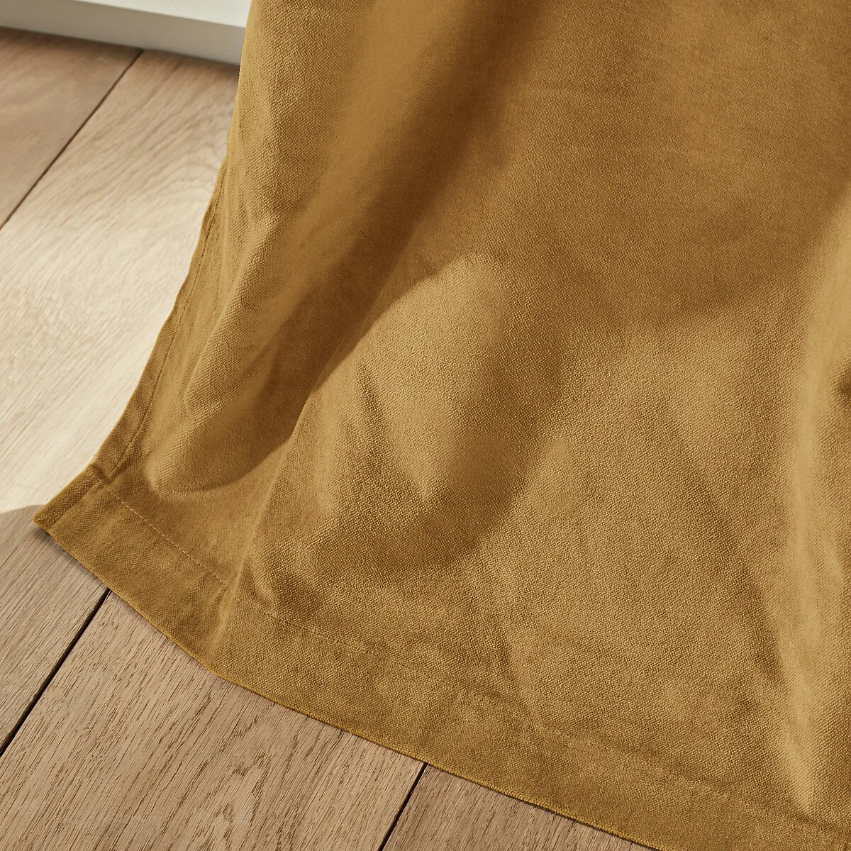 Lavezzi Single Velvet Curtain with Little Eyelets – image 3