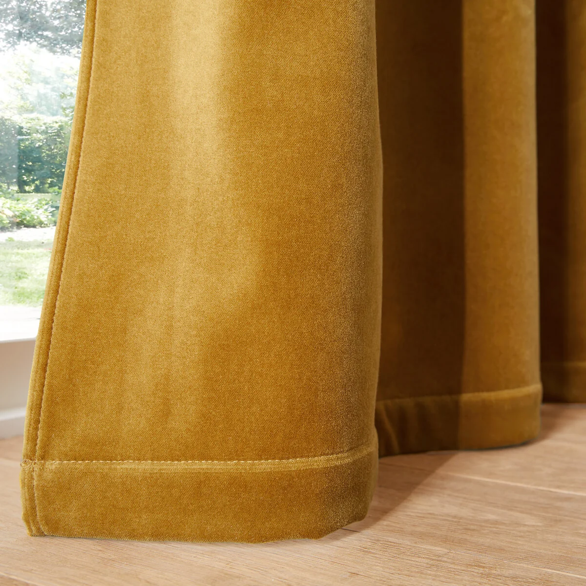 Velvet Thermal Curtain with Hidden Tabs – image 3