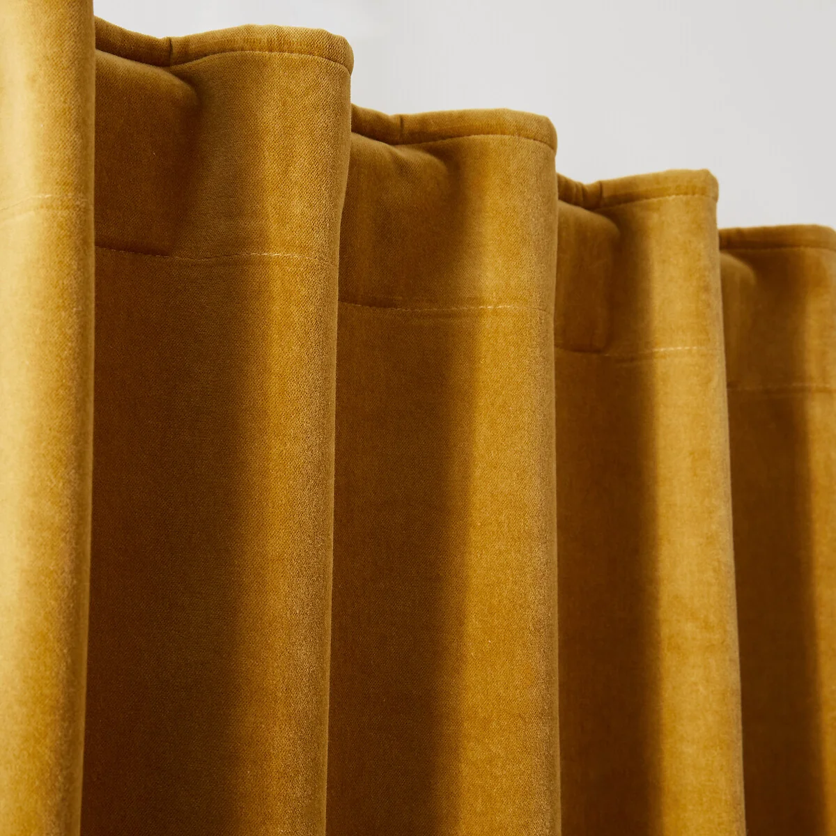 Velvet Thermal Curtain with Hidden Tabs – image 5