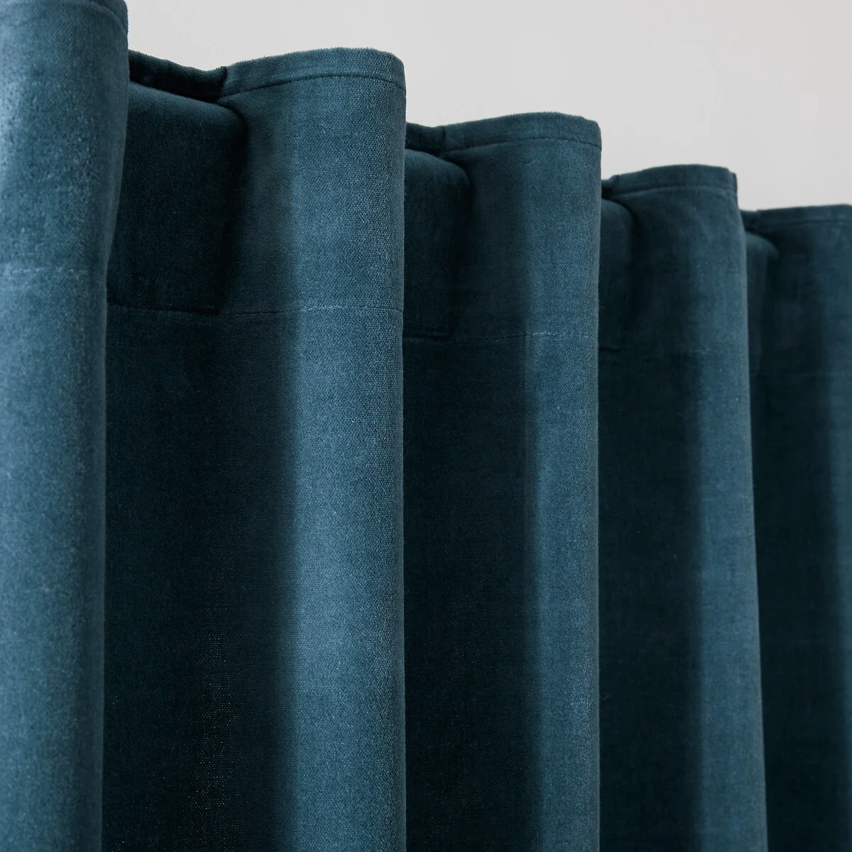 Velvet Single Hidden Tab Curtain – image 6