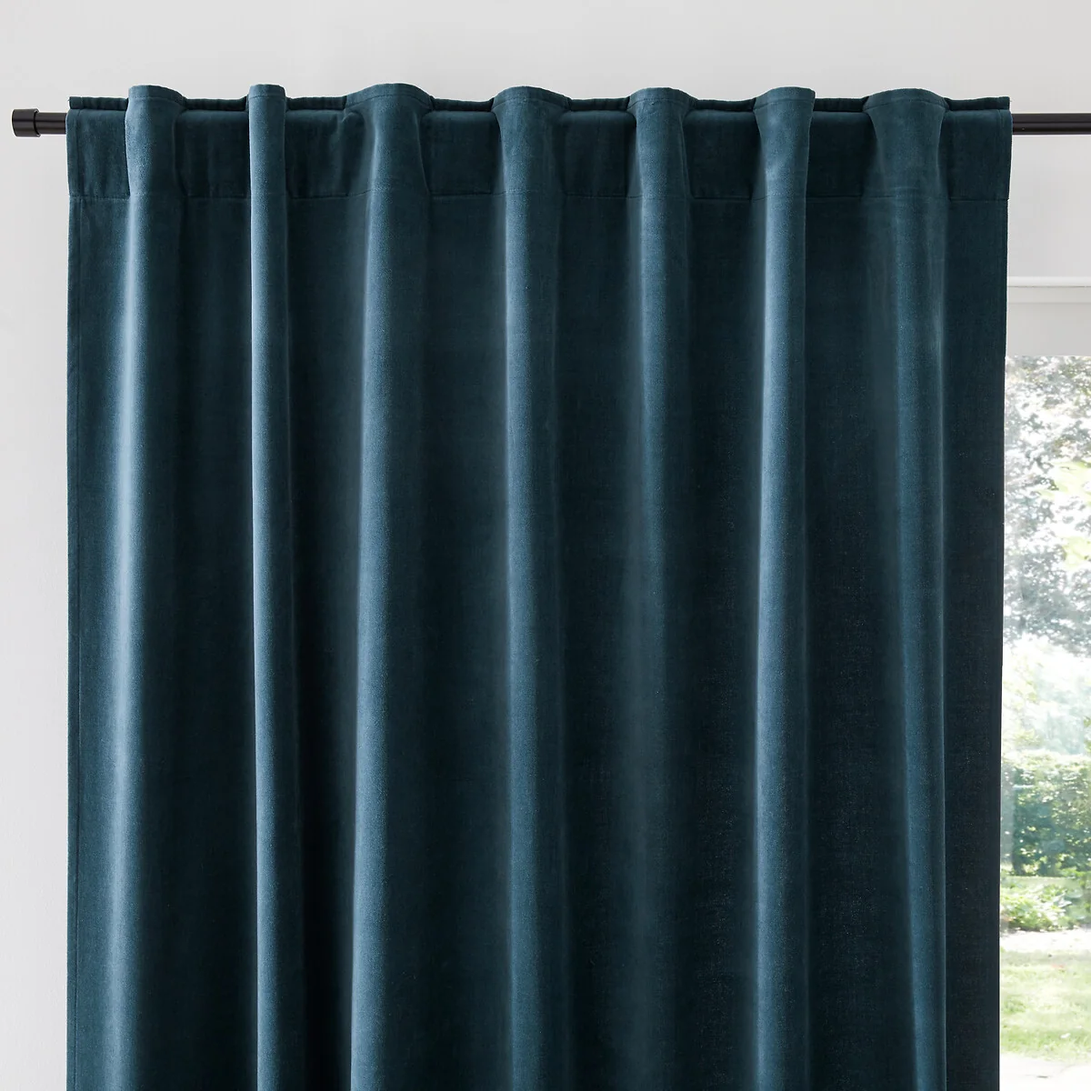 Velvet Single Hidden Tab Curtain – image 2